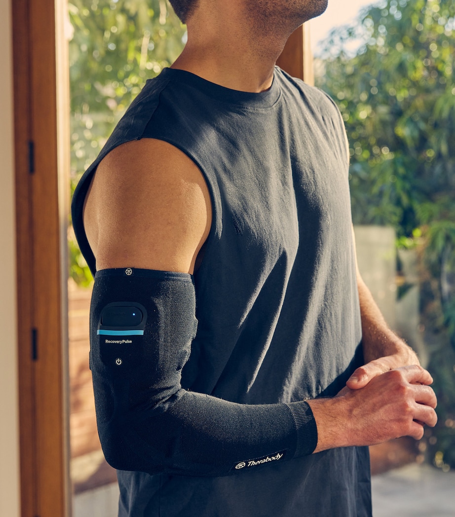 RecoveryPulse Arm Sleeve (Extra-Small) BLACK Image 4