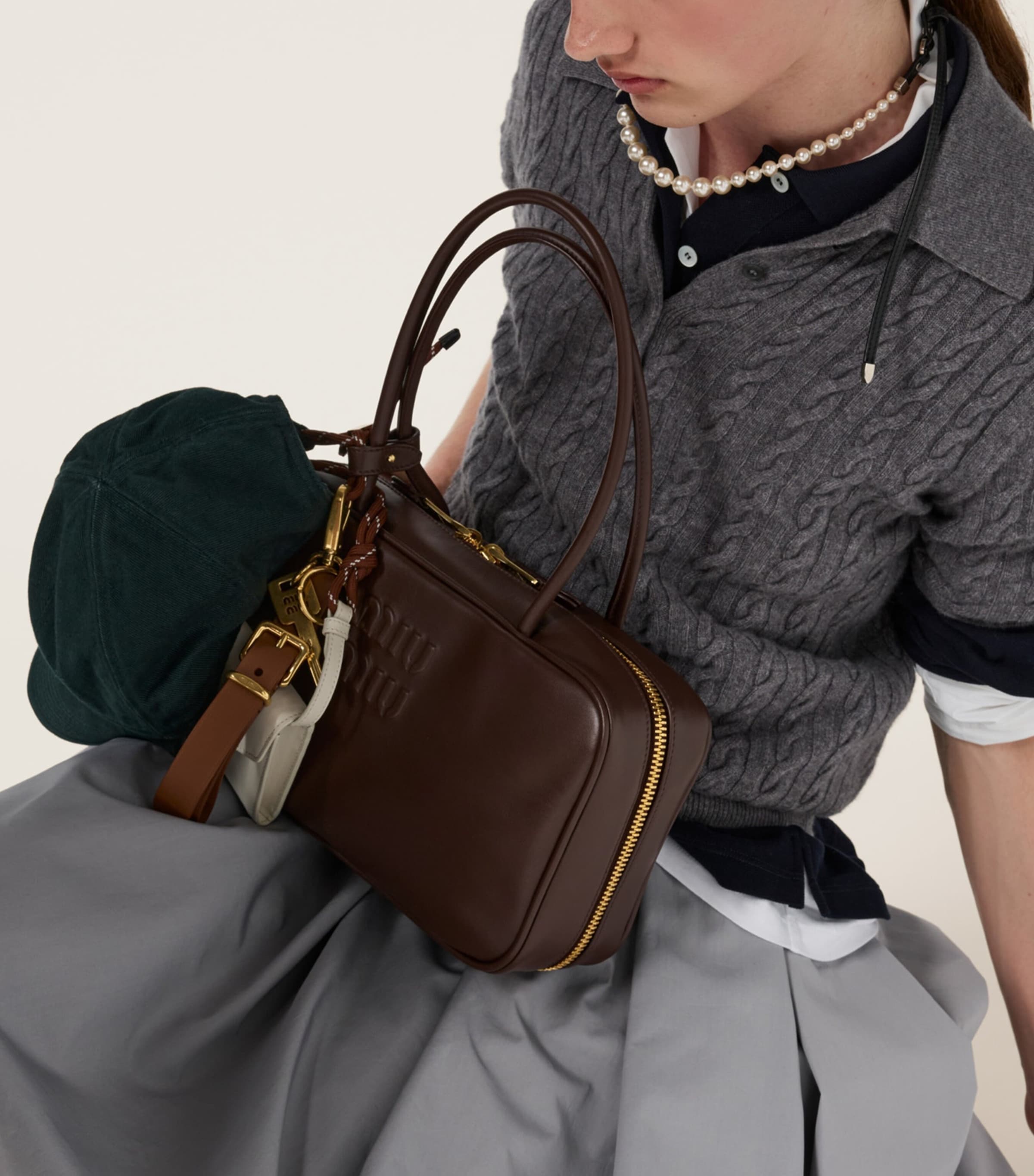 Leather Beau Top-Handle Bag F0NBL Image 5