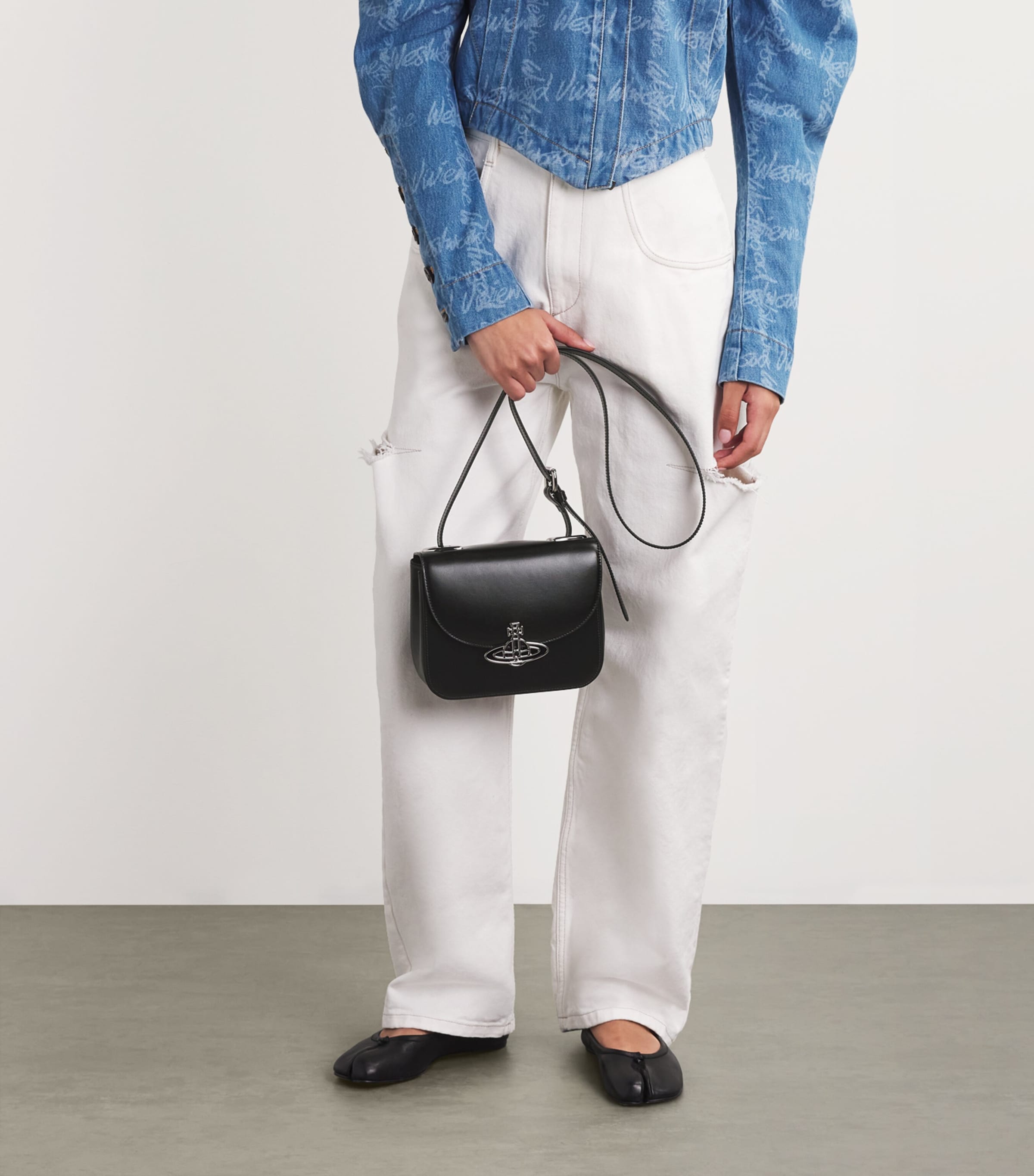 SALE【Vivienne Westwood】 LINDA クロスボディバッグ Vivienne Westwood Linda Cross Body Bag | Black | FARFETCH