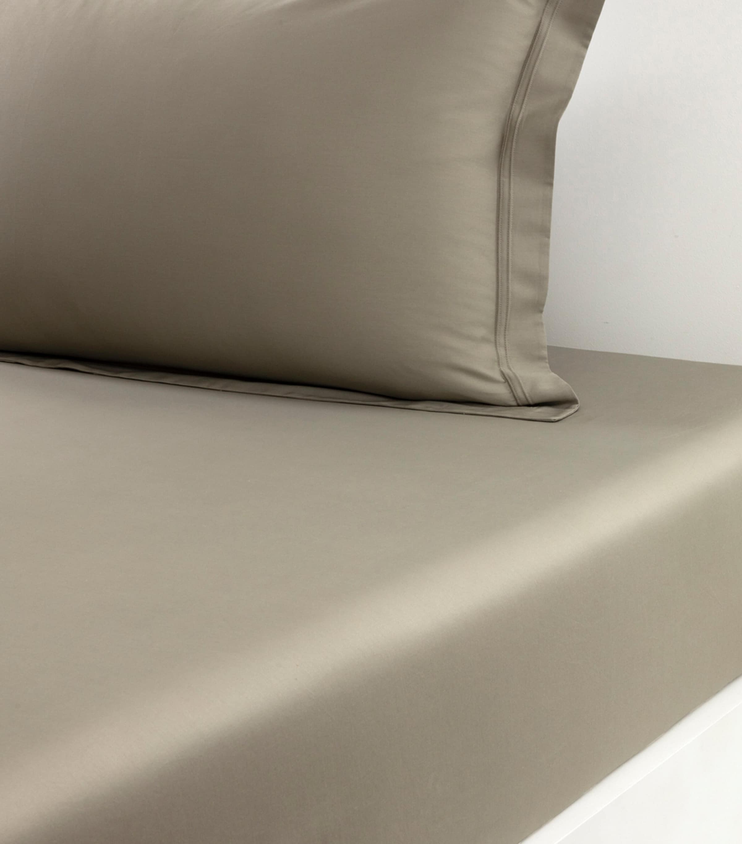 Yves Delorme Triomphe Kaki Single Fitted Sheet (90cm x 200cm) Kaki Image 2