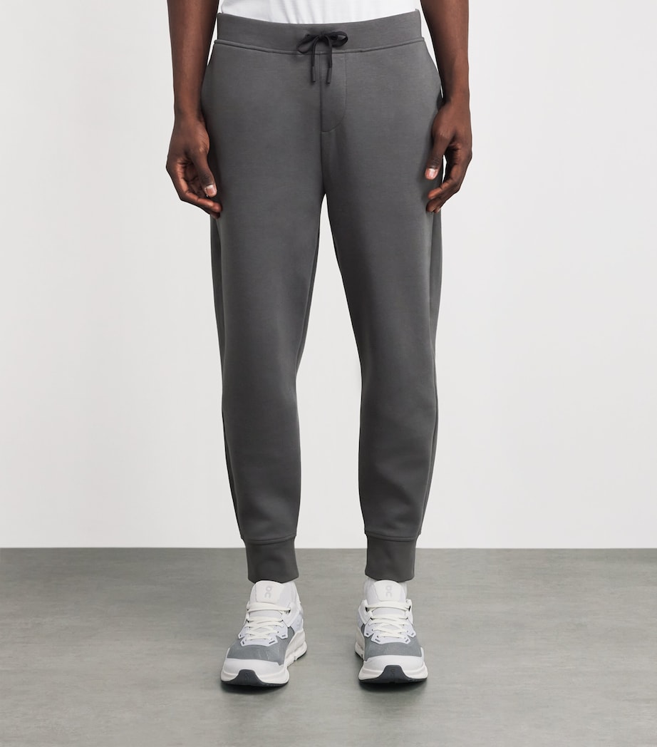 On Mens Cotton-Blend Focus Tech Sweatpants Shadow Image 4