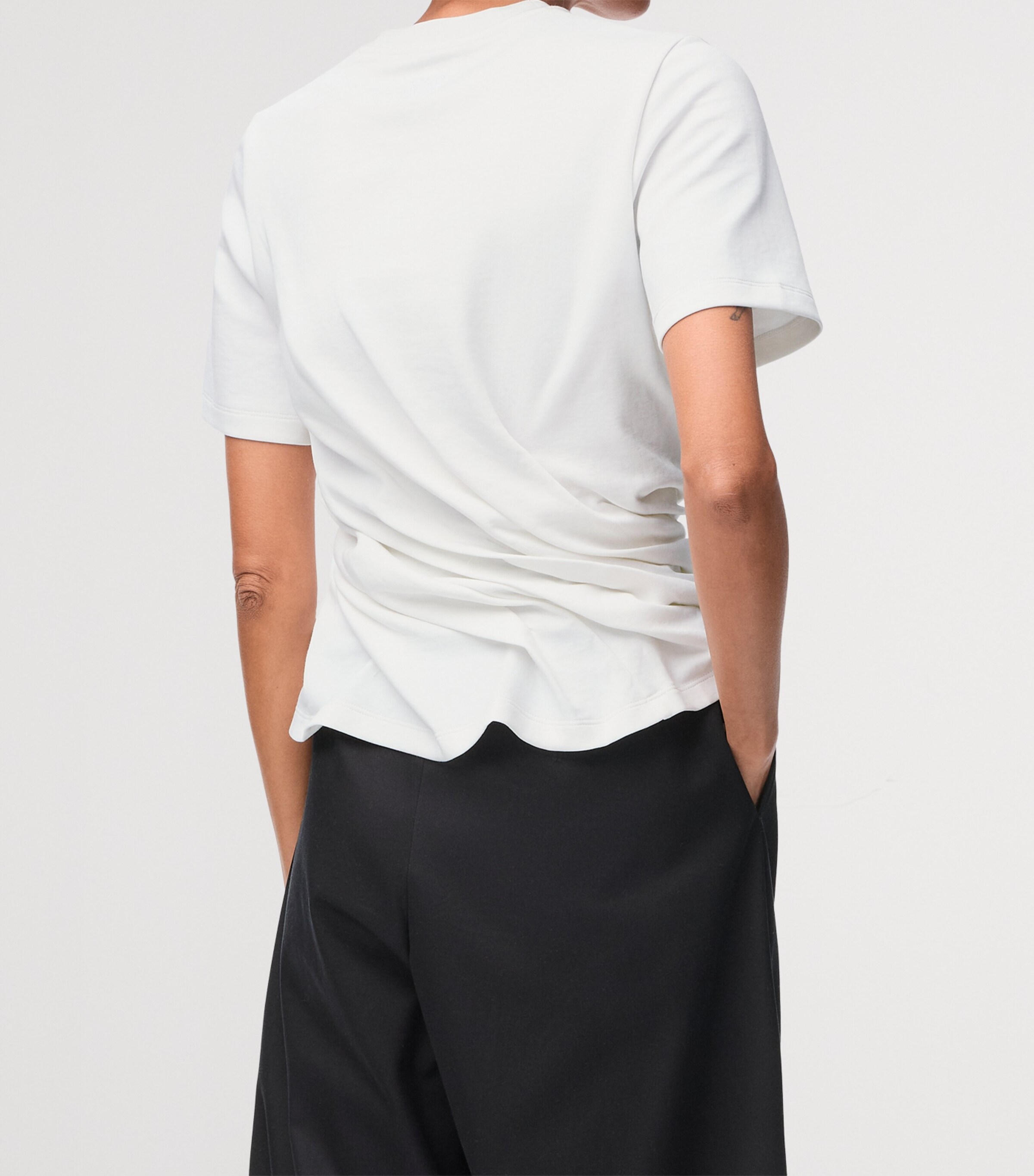 再お値下げ！LOEWE ツイストディテール Tシャツ ホワイト S LOEWE White Twist-Detail T-Shirt | Harrods UK