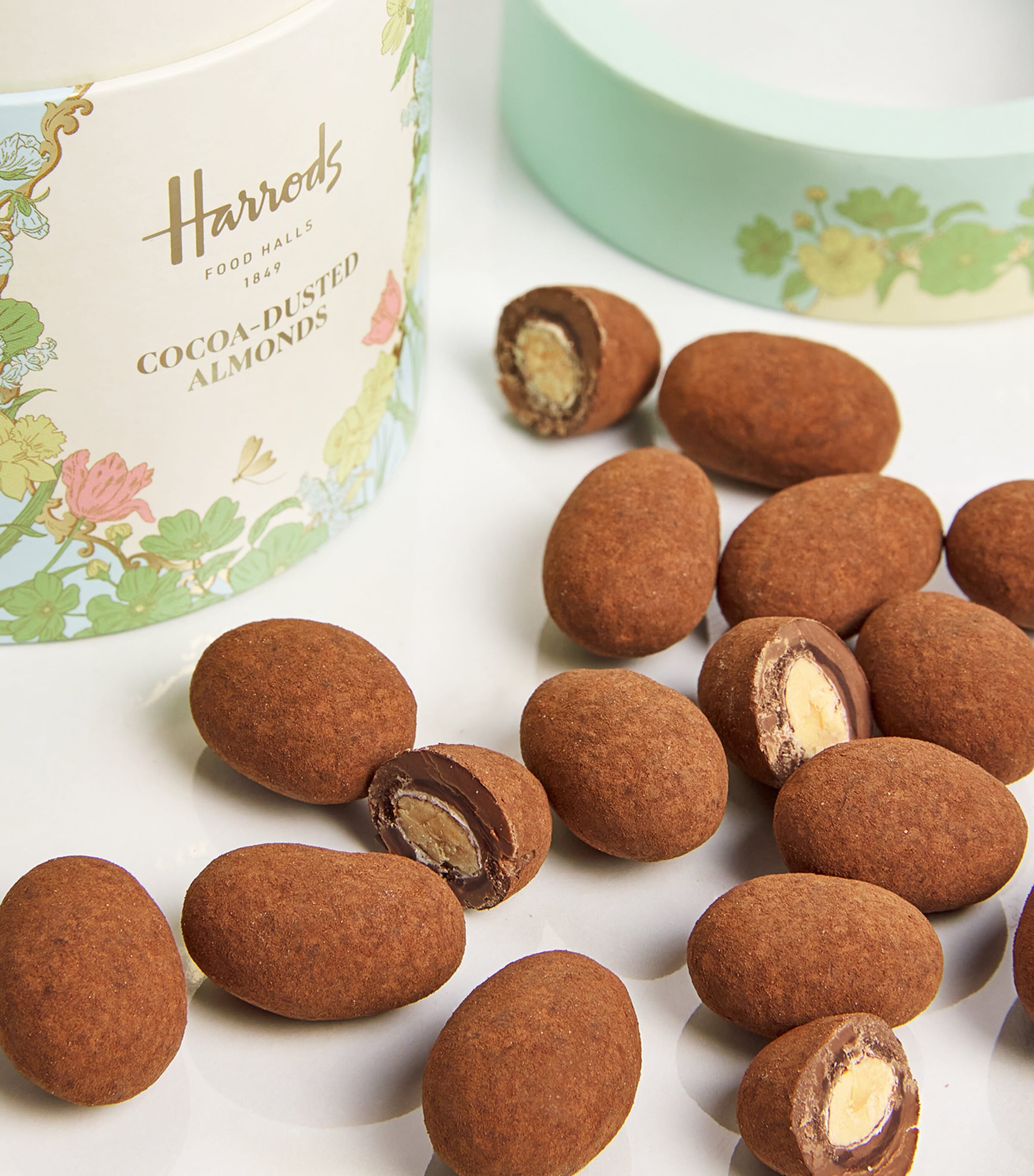 Cocoa-Dusted Almonds (325g) NO COLOUR Image 2