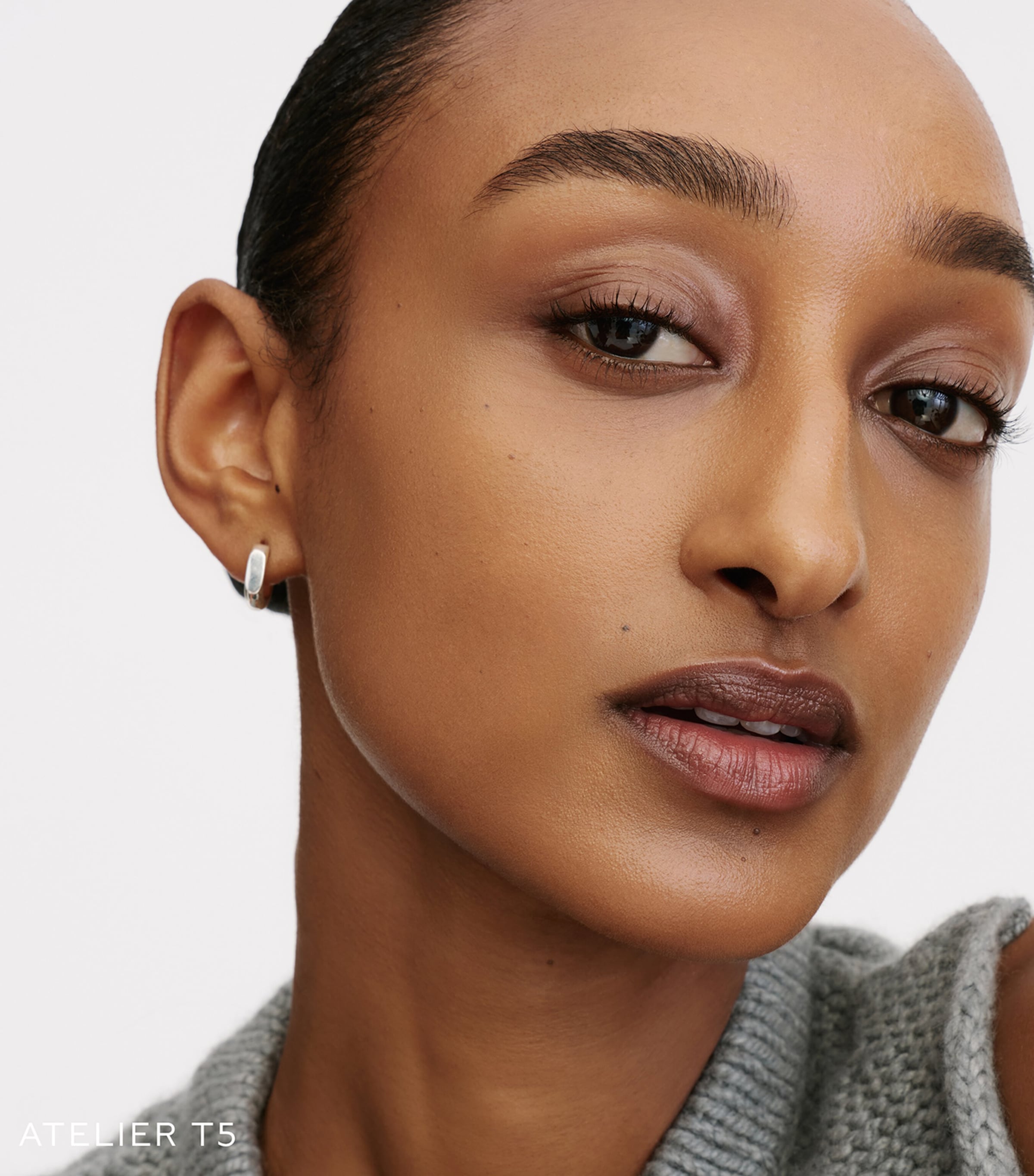 Westman Atelier Suprême Bio-Complex Liquid Foundation Atelier Image 2