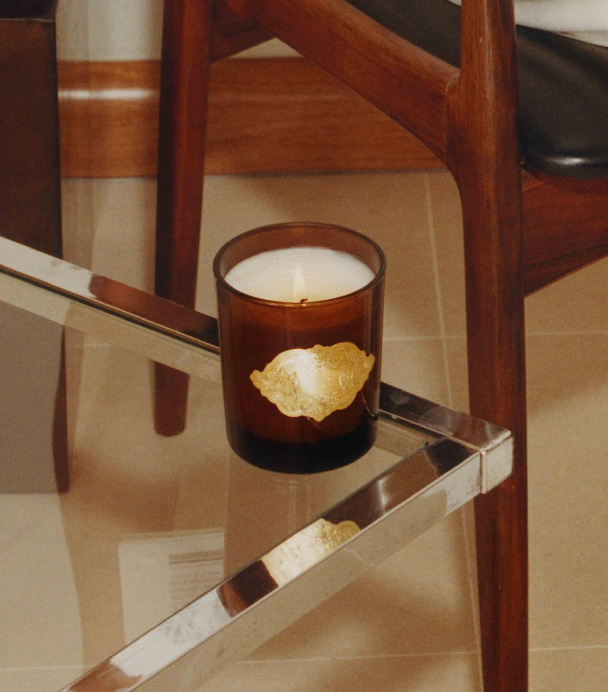 L'Artisan Parfumeur Le Bois Scented Candle (240g) Image 3