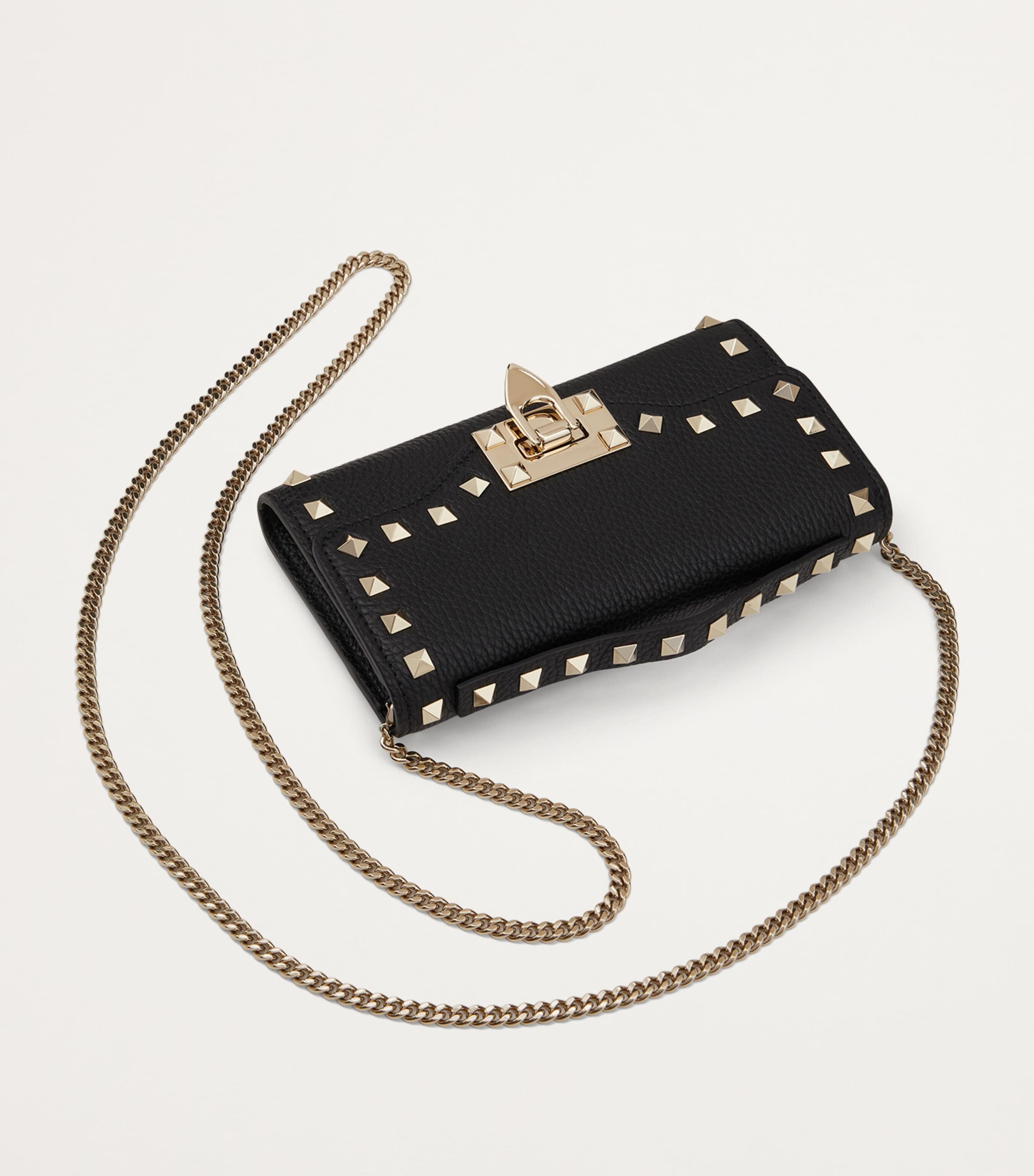 【関税&送料込み】Valentino Garavani Rockstud Chain Wallet Valentino Garavani Leather Rockstud Chain Wallet | Harrods US