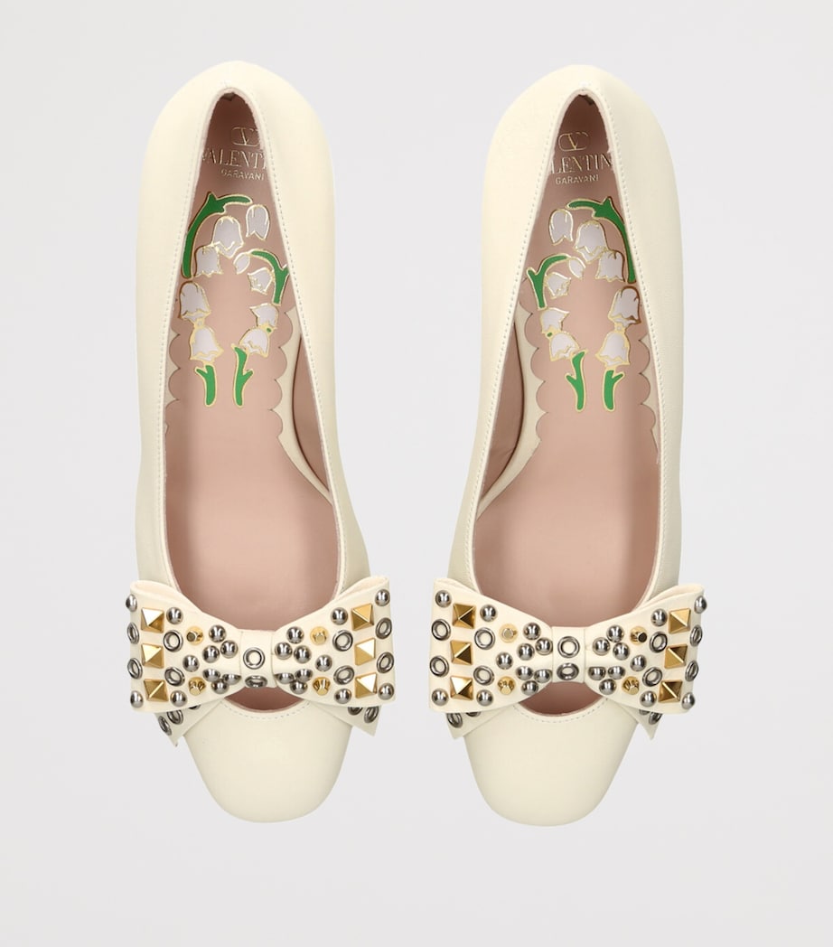 Leather Studded Bowow Pumps 45 BONE Image 4