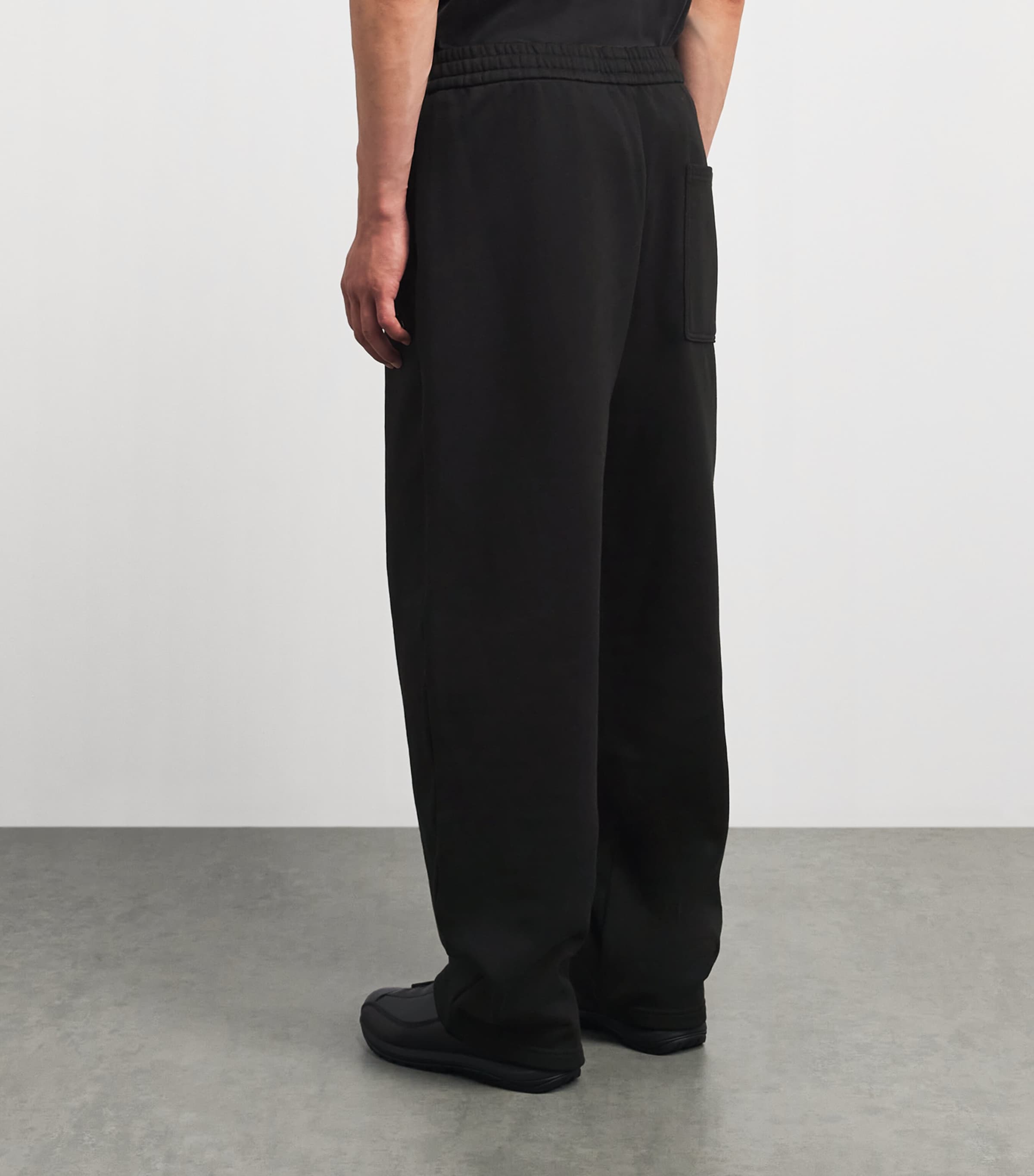 Moose Knuckles Mens Logo Yul Sweatpants Black Image 5