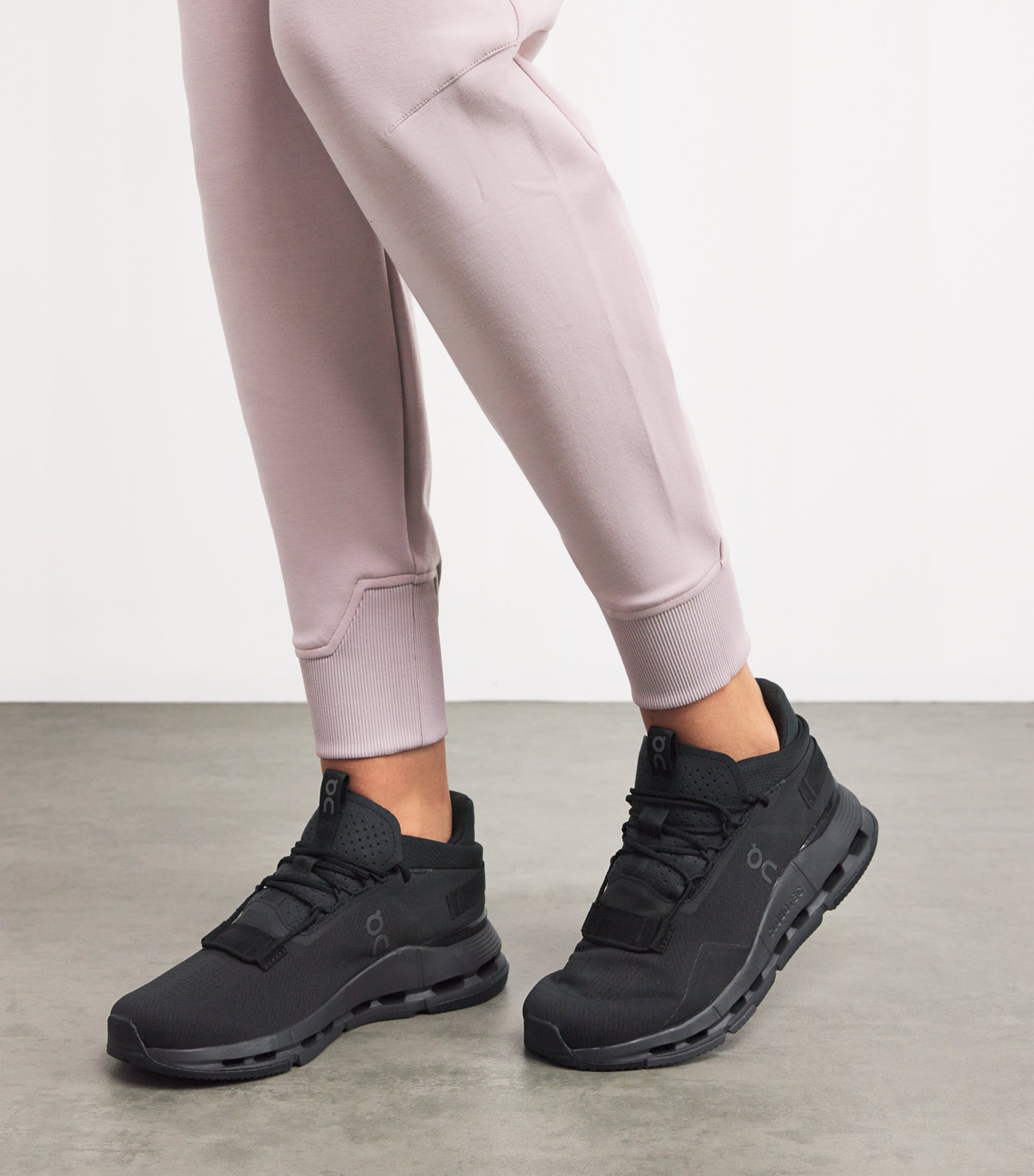 On Cloudnova 2 Trainers All Black Image 2