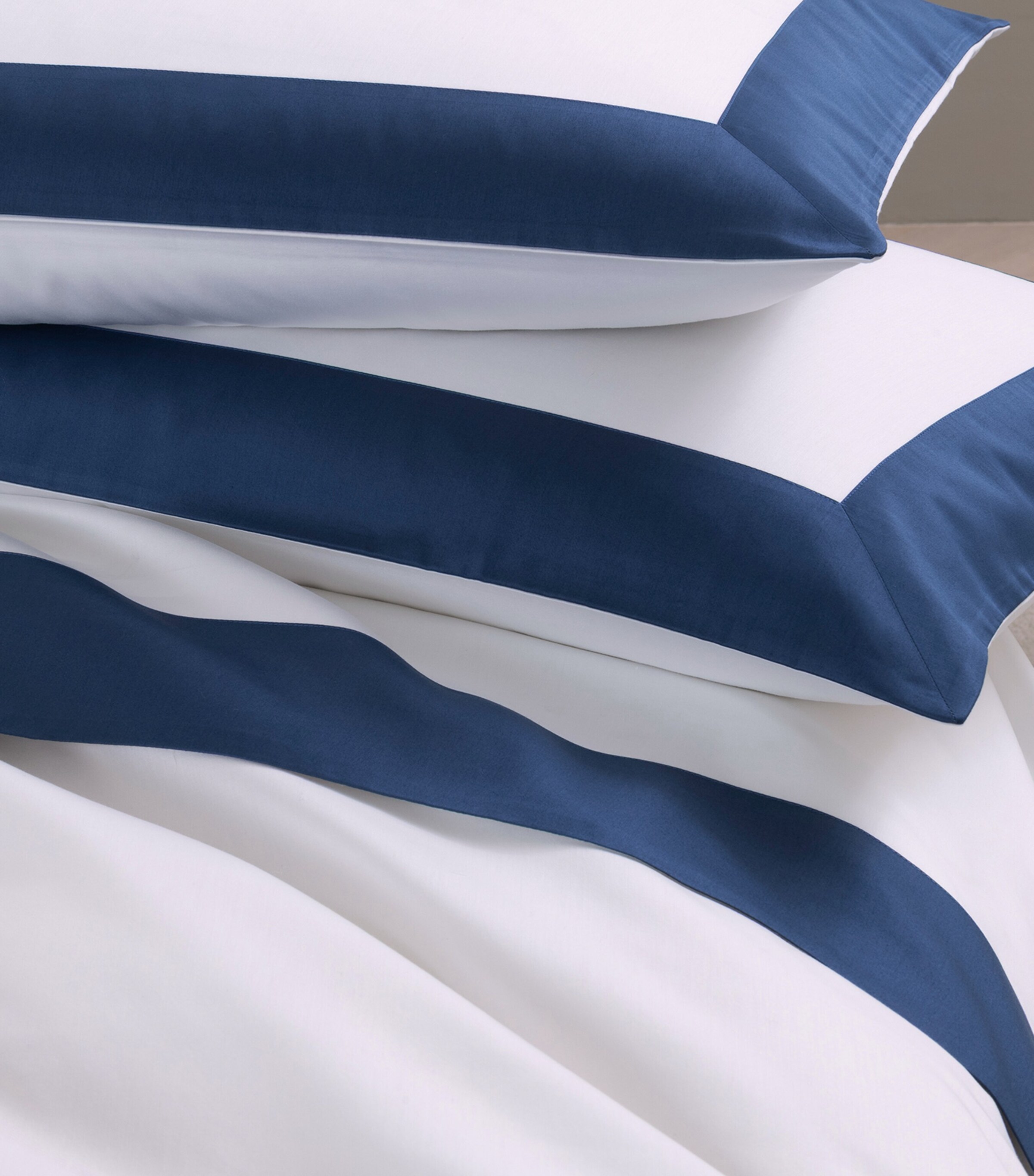Frette Cotton Bold Duvet Cover (260cm x 240cm) Milk/indigo B Image 5