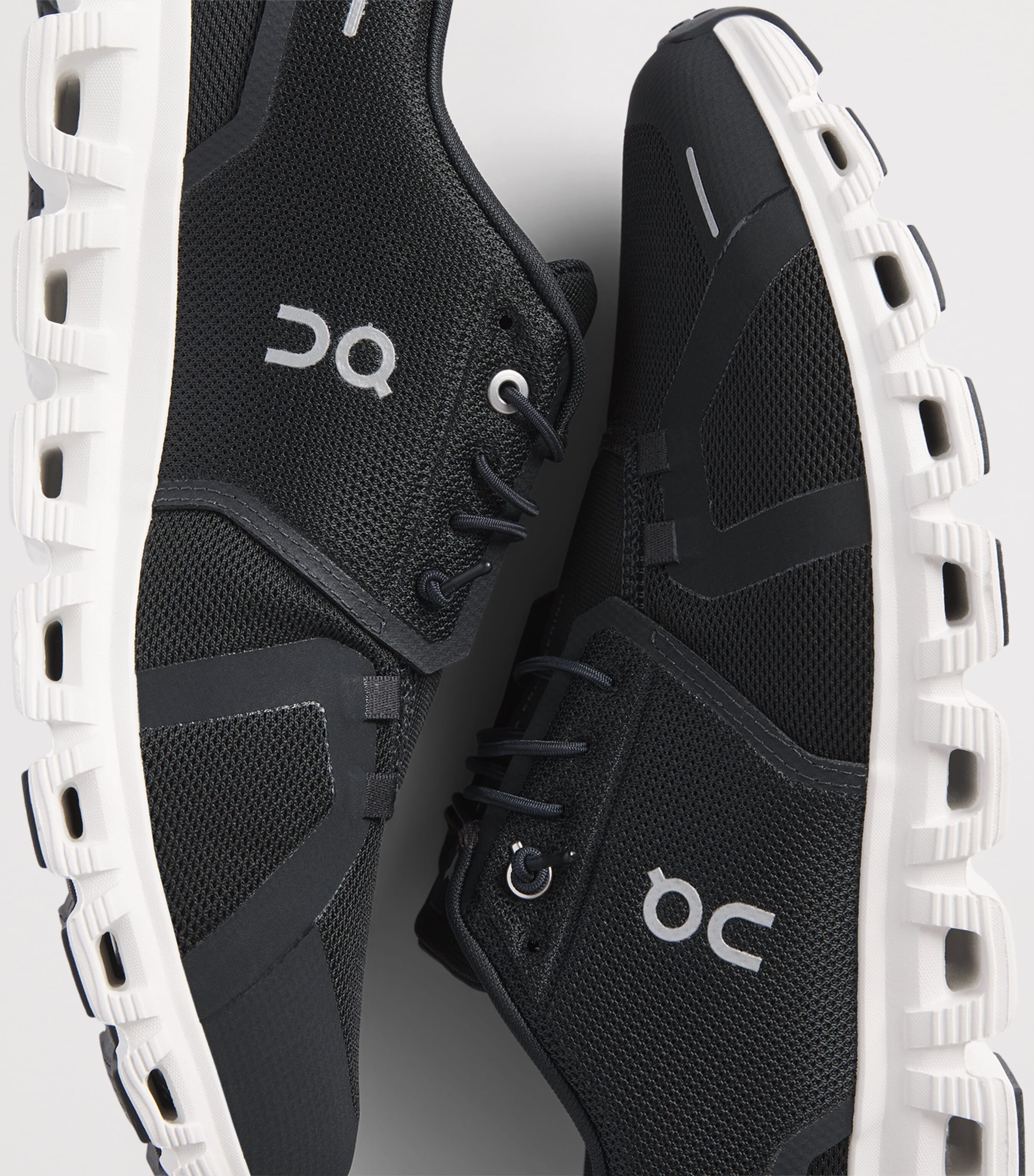 On Mens Cloud 6 Trainers Black | White Image 7
