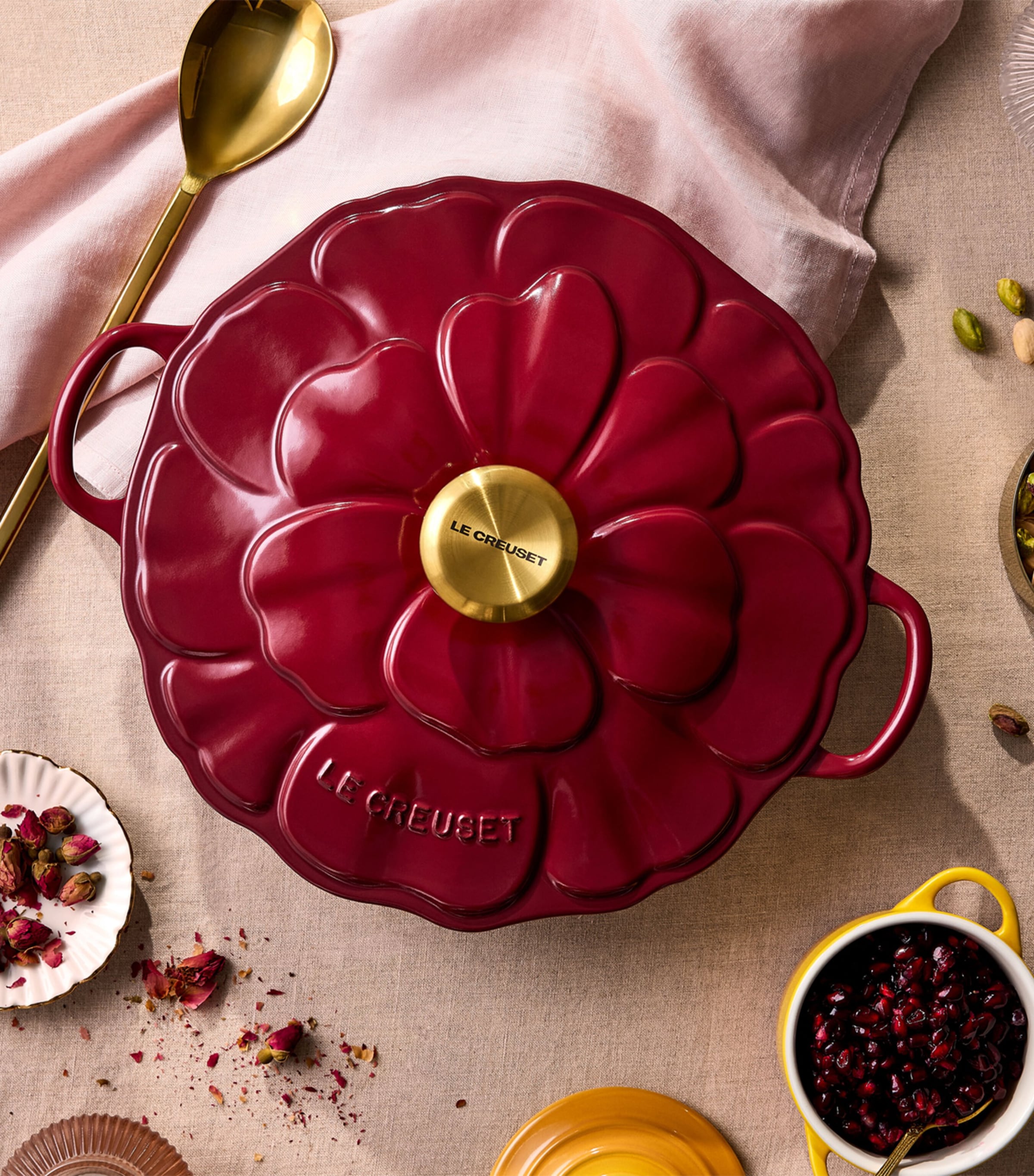 Cast Iron Petal Shallow Casserole Dish (26cm) NO COLOUR Image 2