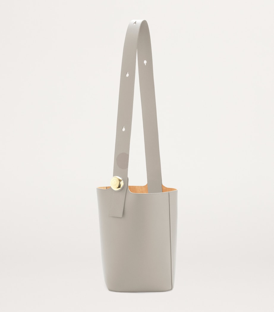 Medium Leather Pebble Bucket Bag SHELL GREY Image 3