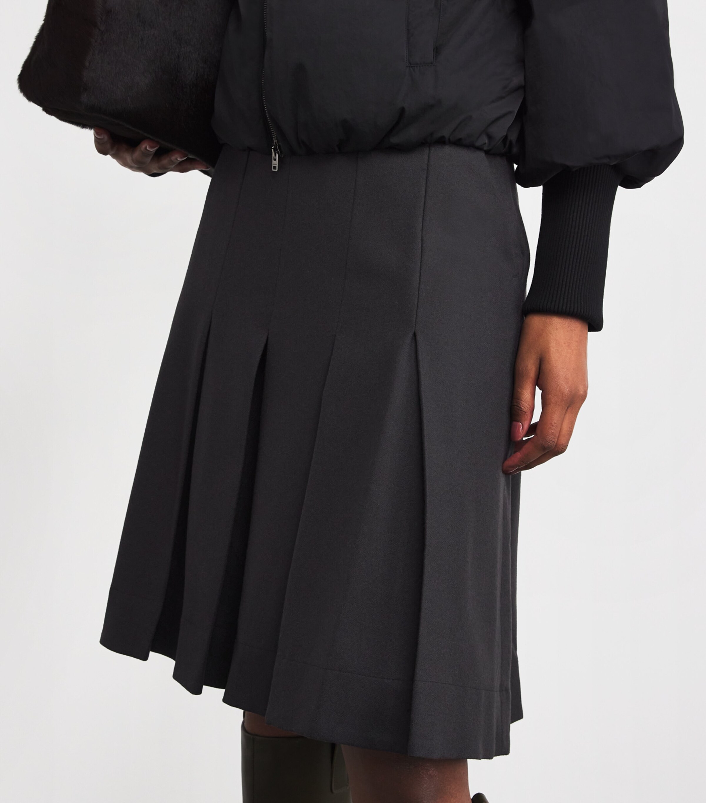 Virgin Wool-Blend Yanis Shorts DARK SMOKE Image 6