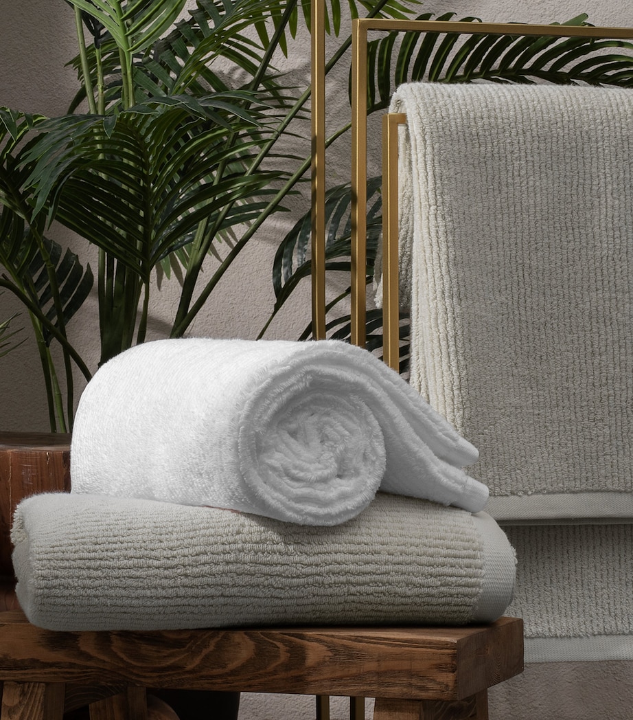 Hamam Organic Cotton Raya Bath Towel (76cm x 142cm) White Image 3