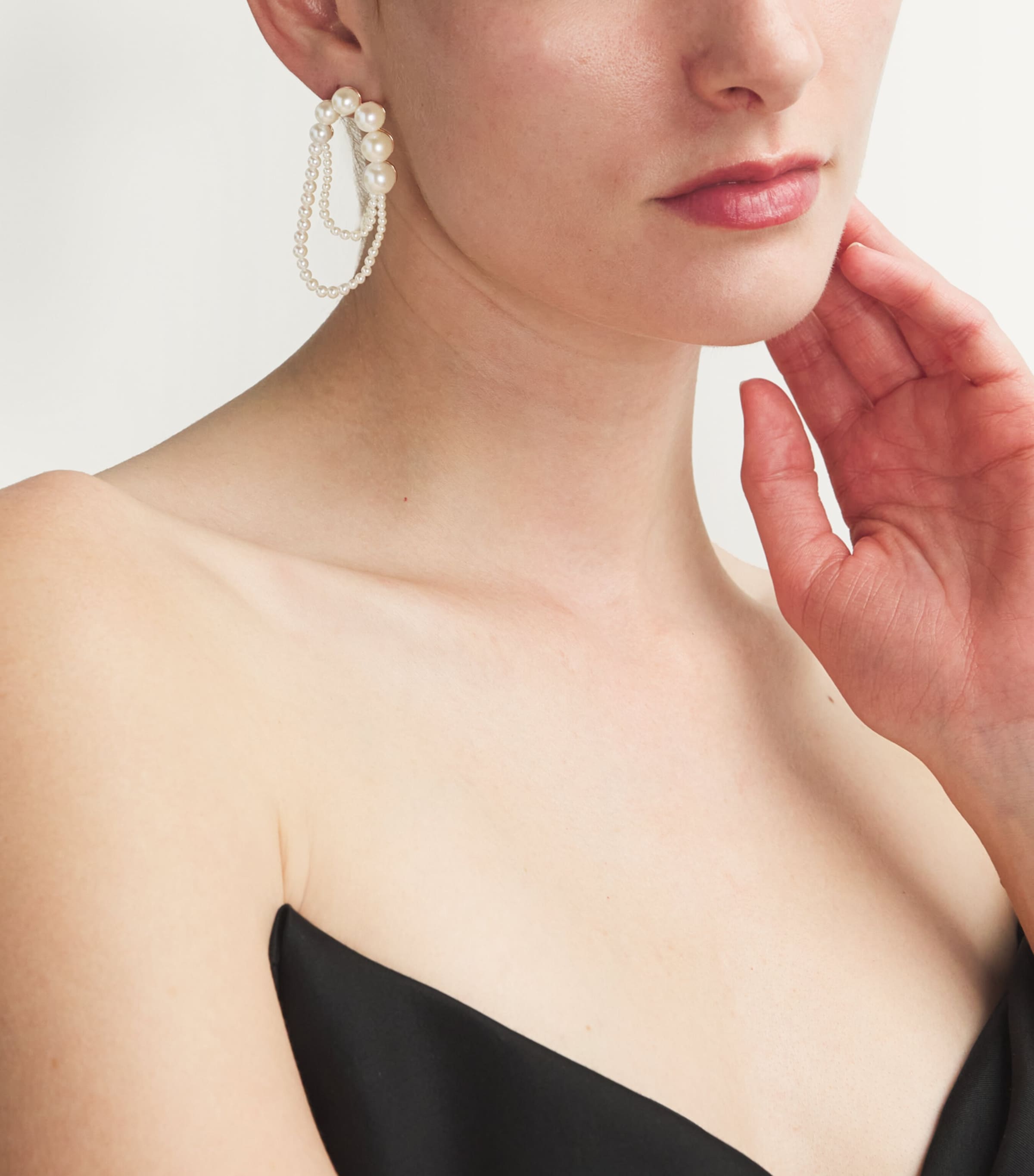 Sophie Bille Brahe Yellow Gold and Freshwater Pearl Embrassée de Perle Single Right Earring Yellow Gold Image 2