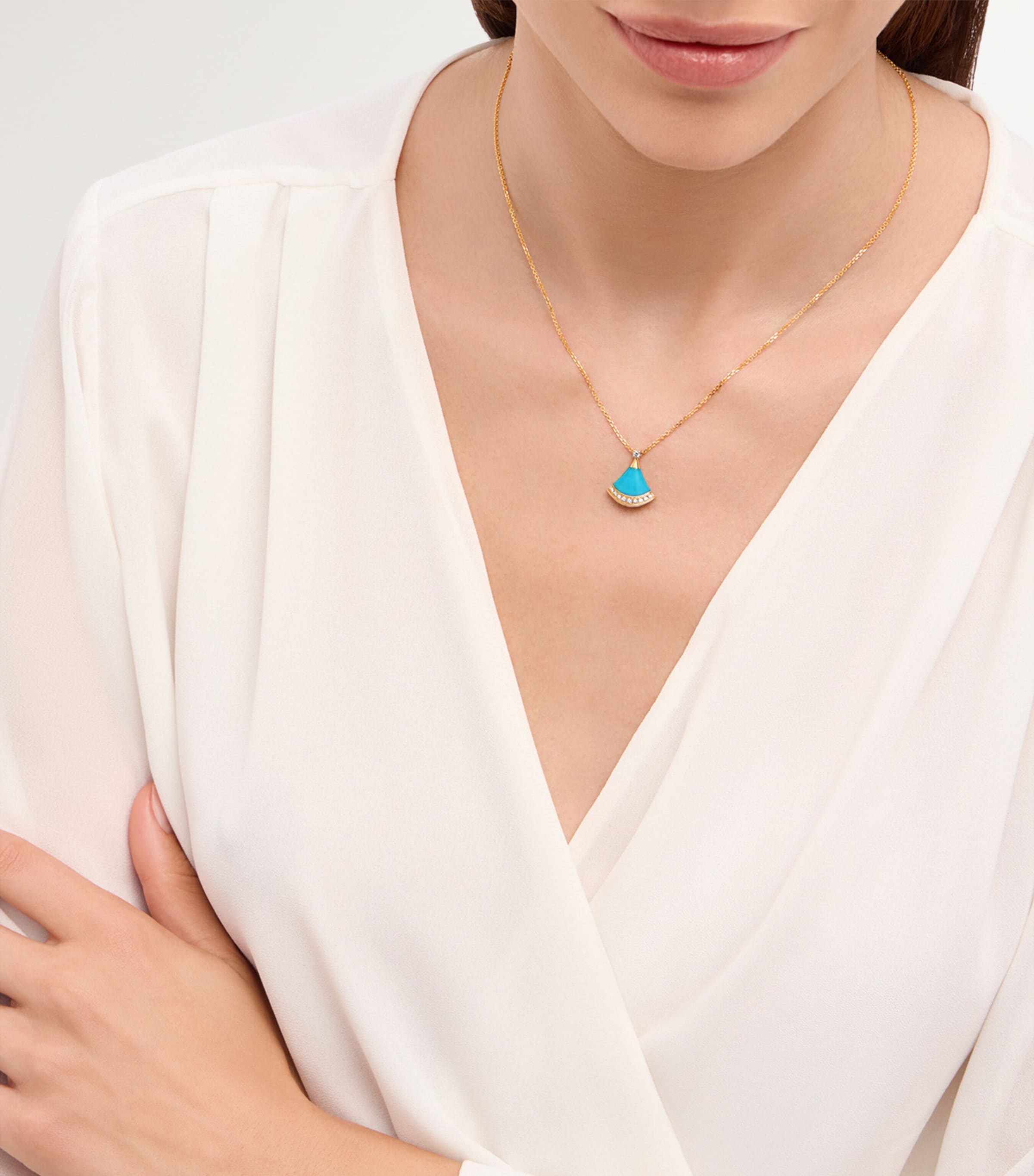 Bvlgari Rose Gold, Diamond and Turquoise Divas’ Dream Necklace Yellow Gold Image 2