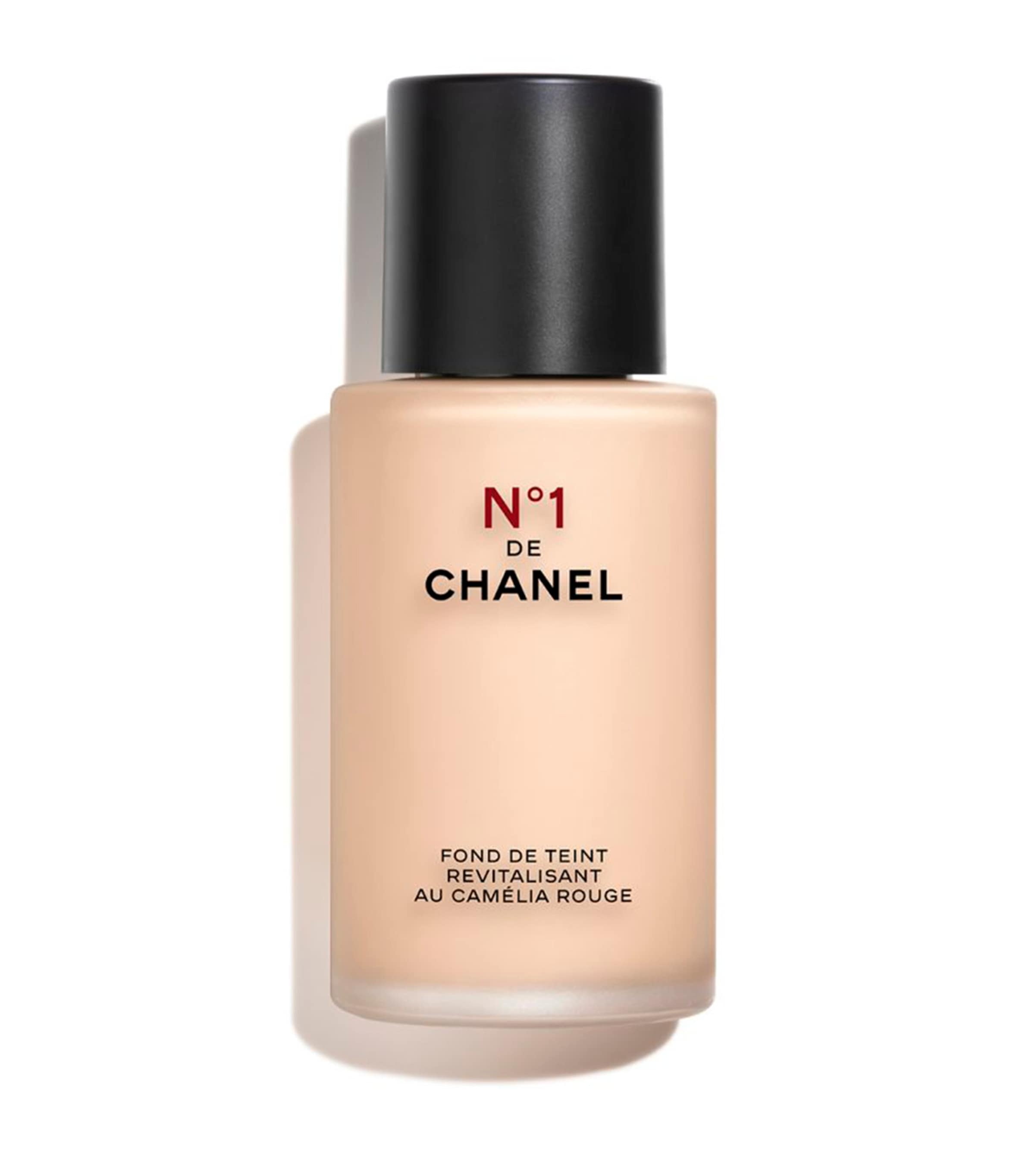 Chanel N°1 De  Revitalizing Foundation In Nude