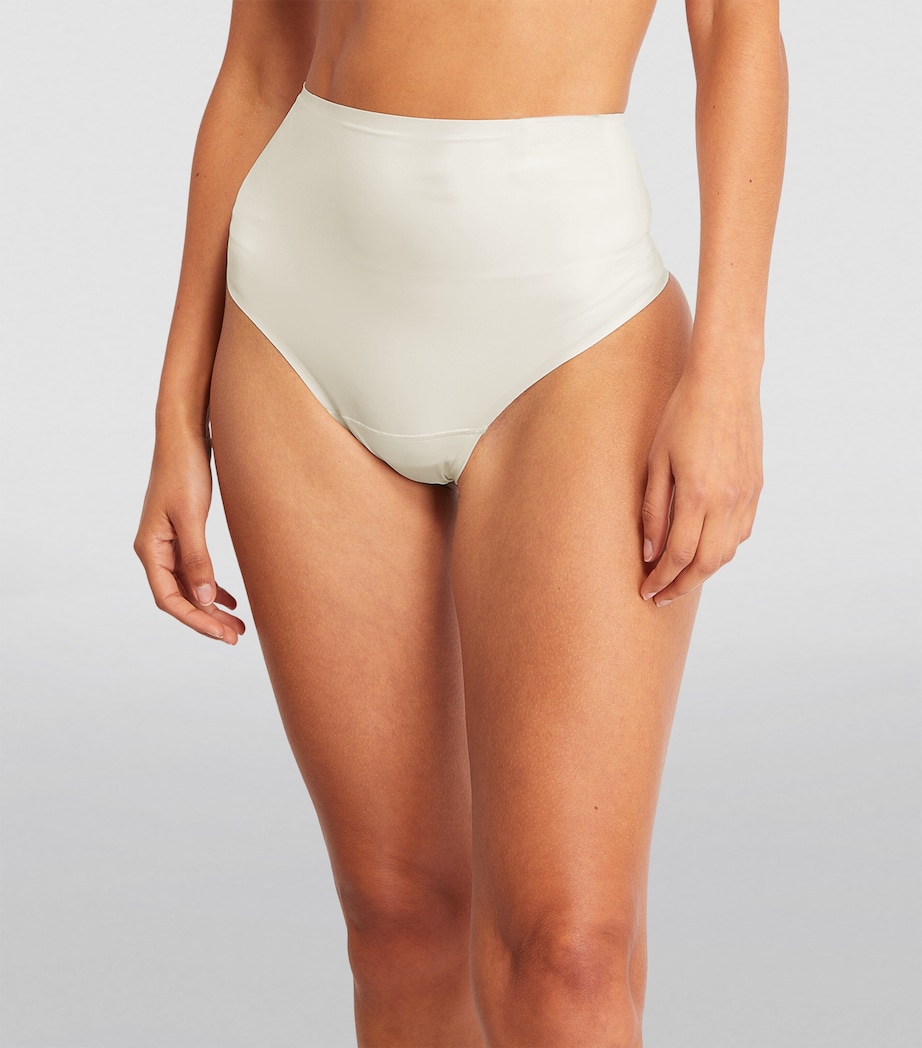 Shaping Satin Thong - Light Control LINEN Image 2