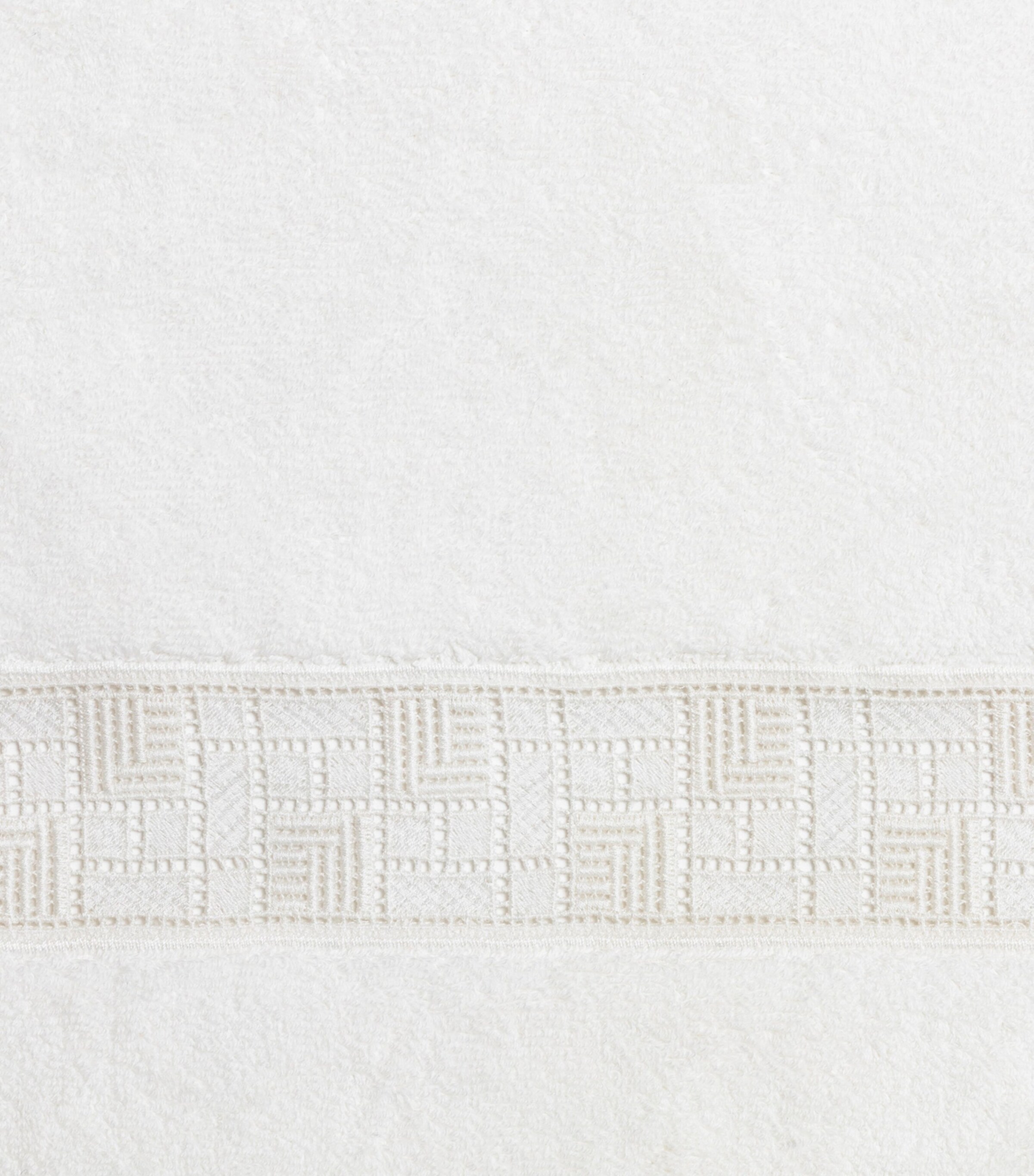 Maze Lace Bath Towel 2136 - MILK Image 4