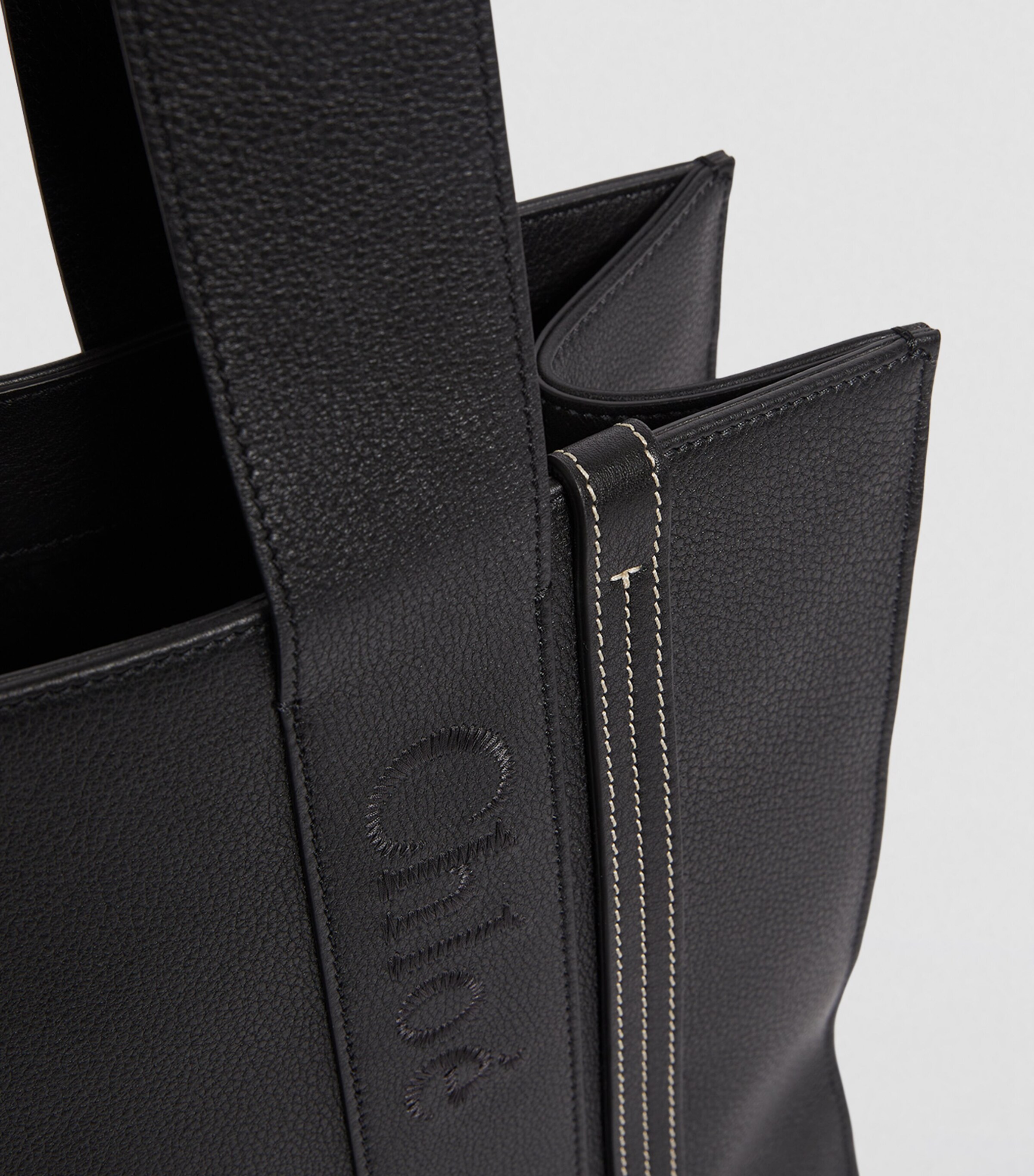 Chloé Medium Leather Woody Tote Bag | Harrods UK