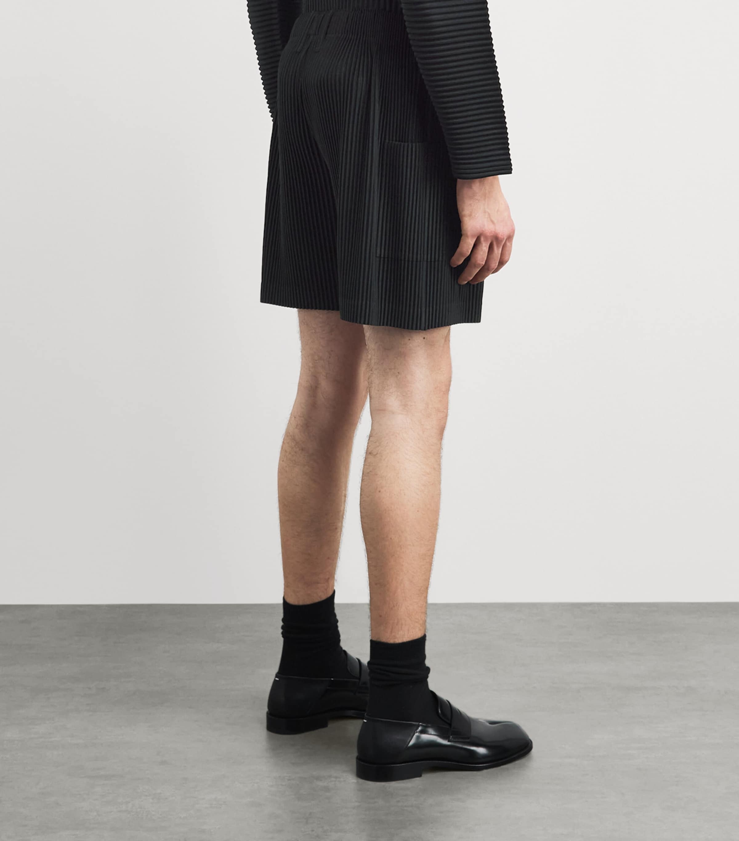 Homme Plissé Issey Miyake Mens Painter’s Gear Shorts Black Image 5