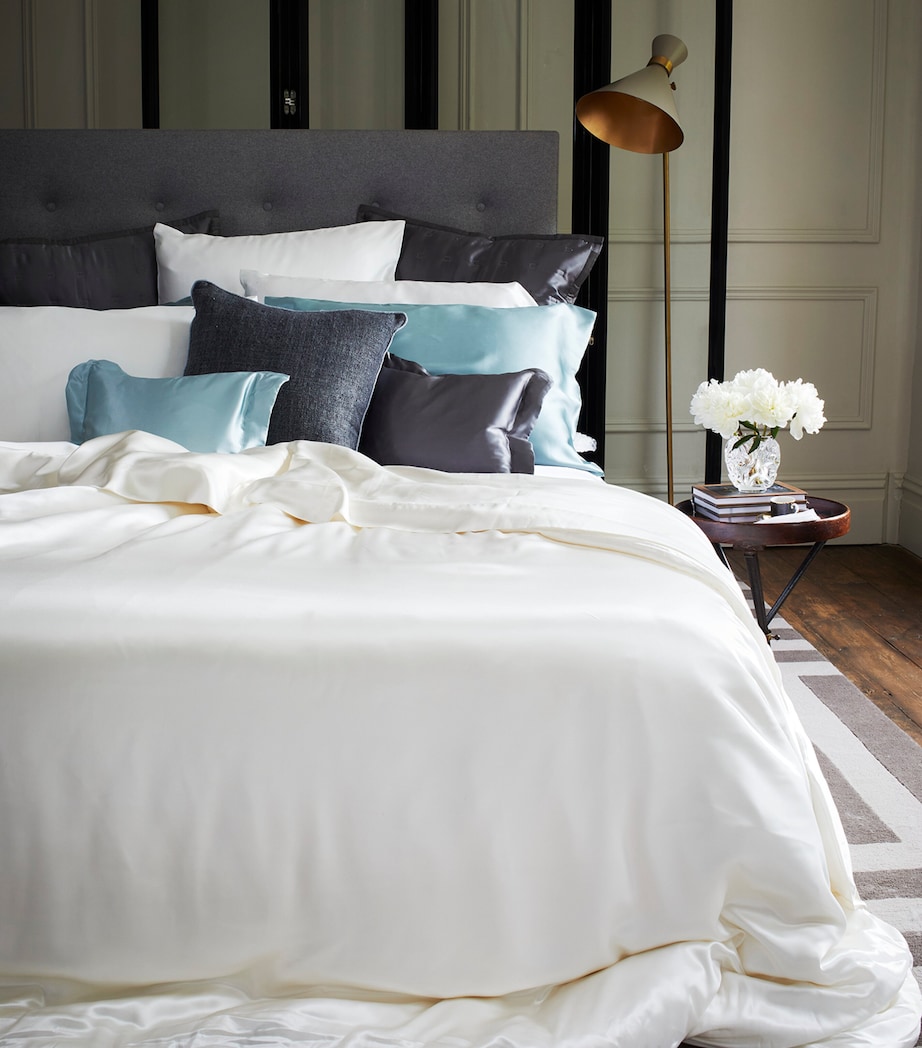 Silk King Duvet Cover (225cm x 220cm) IVORY Image 2