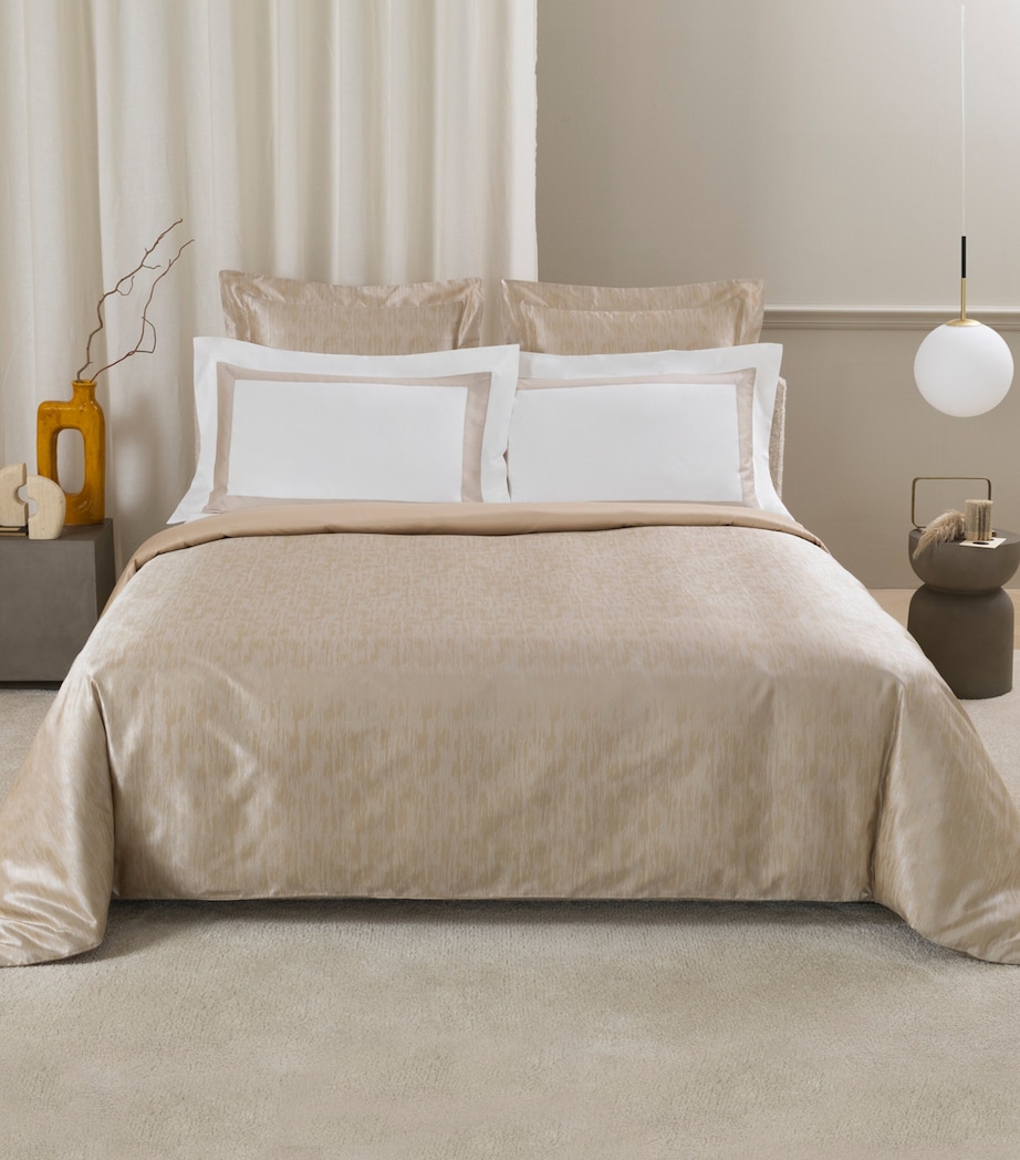 Frette Silk Luxury Sway King Duvet Cover (260cm x 240cm) Milk/golden B Image 5