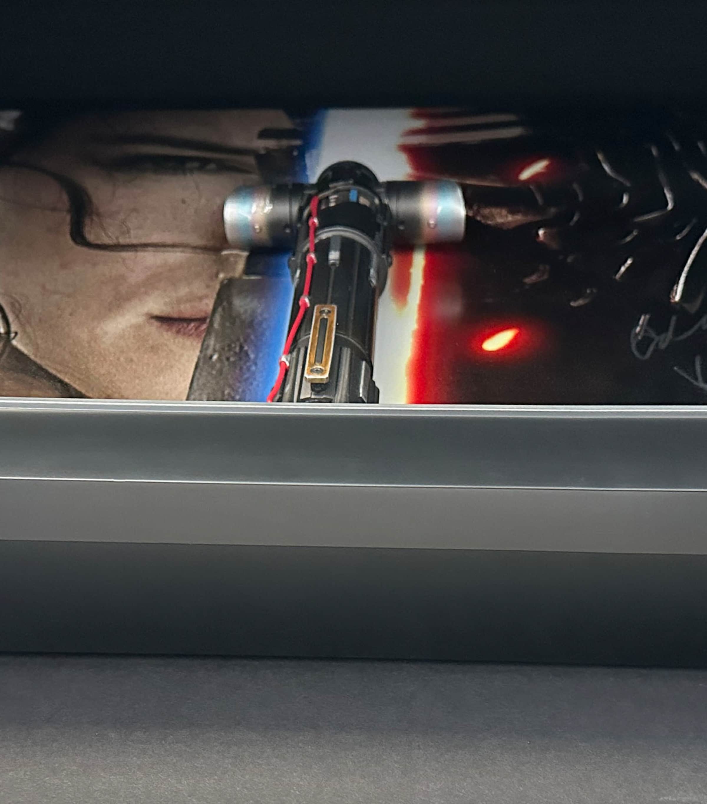 Star Wars Cast-Signed The Force Awakens Lightsaber Display MULTI Image 3