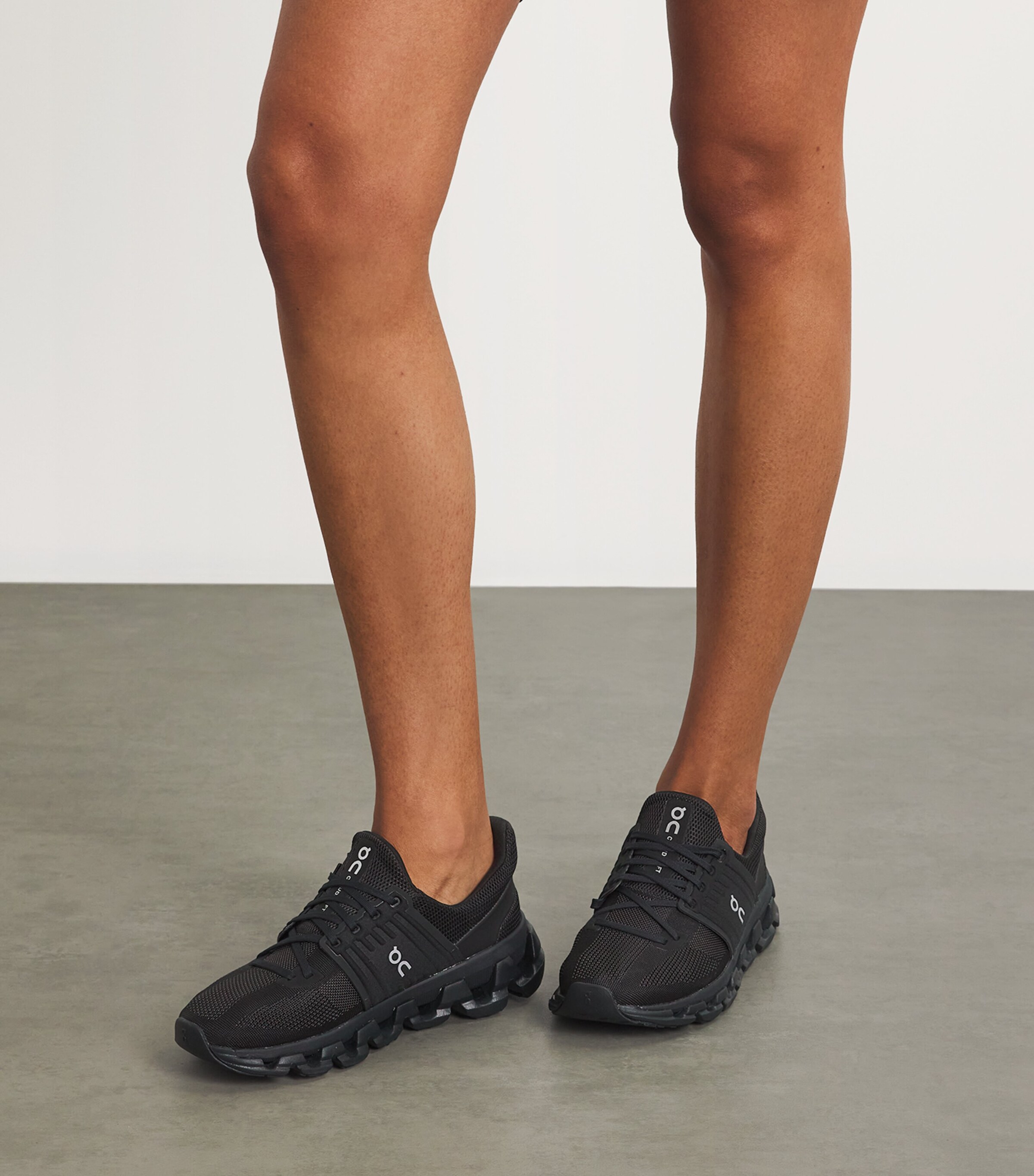 Cloudswift 3 Trainers ALL BLACK Image 2