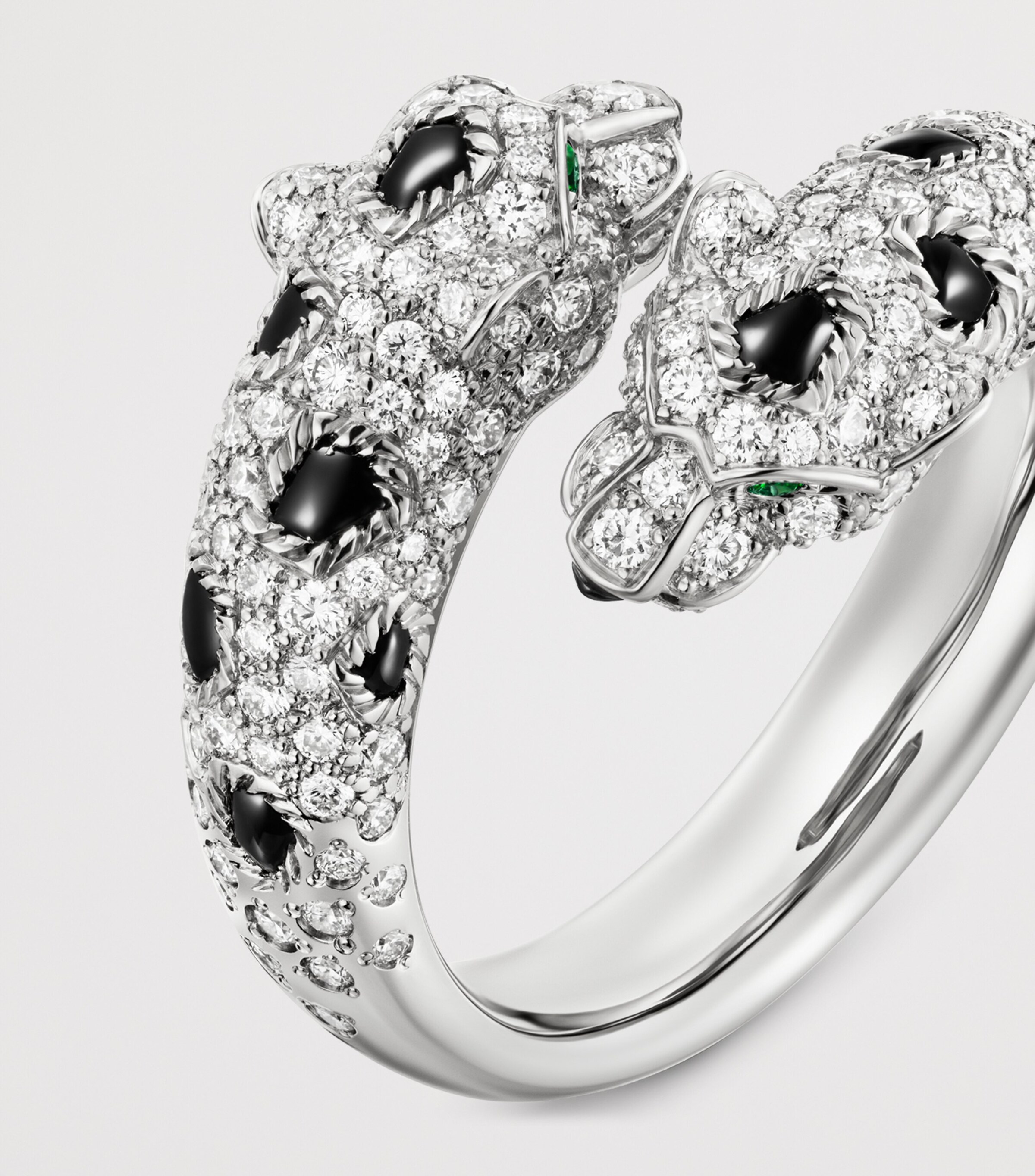 Cartier White Gold, Diamond, Emerald and Onyx Panthère de Cartier Ring White Gold Image 7