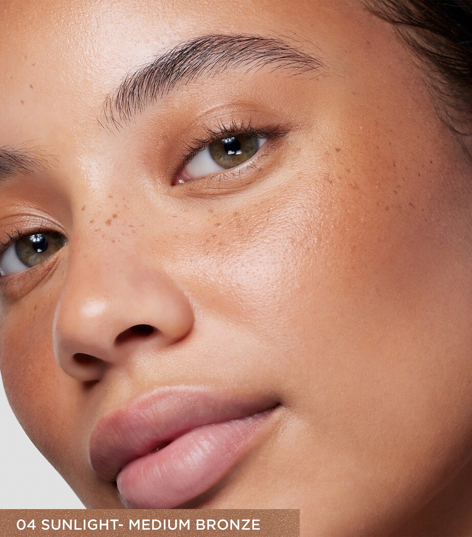 Tinted Moisturiser Bronzer (15ml) 04 SUNLIGHT Image 3