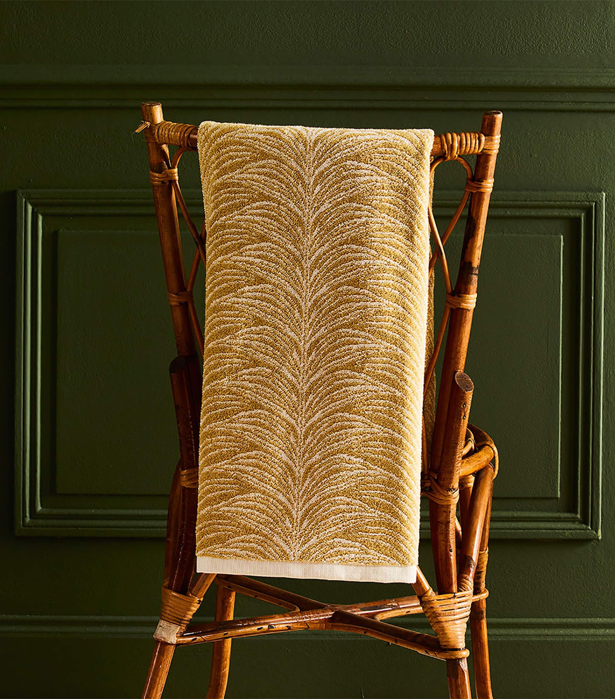 Pollen Bath Towel (70cm x 140cm) MULTICOLOURED Image 4