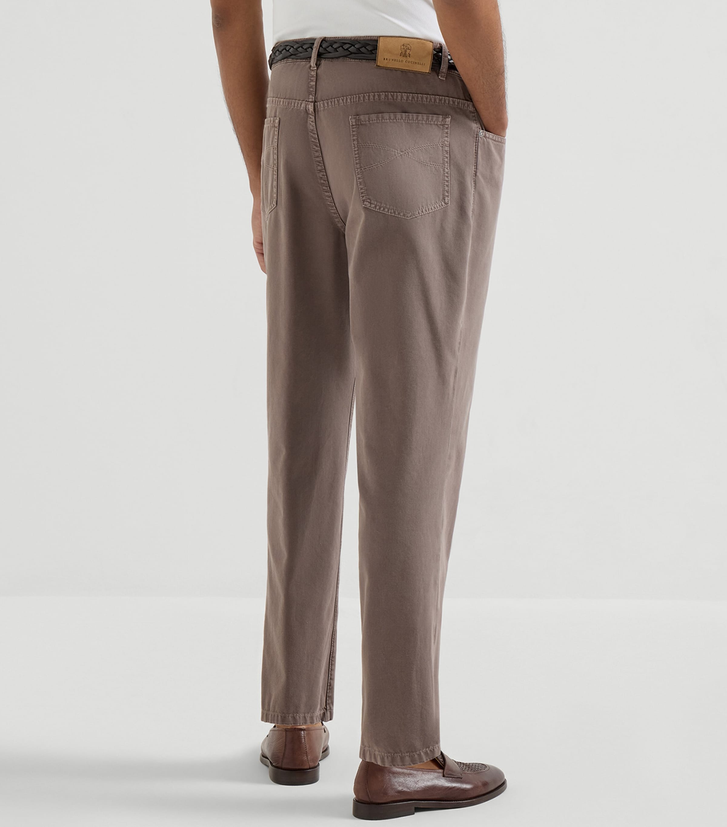Brunello Cucinelli Mens Garment-Dyed Twisted Cotton Gabardine Jeans Image 5