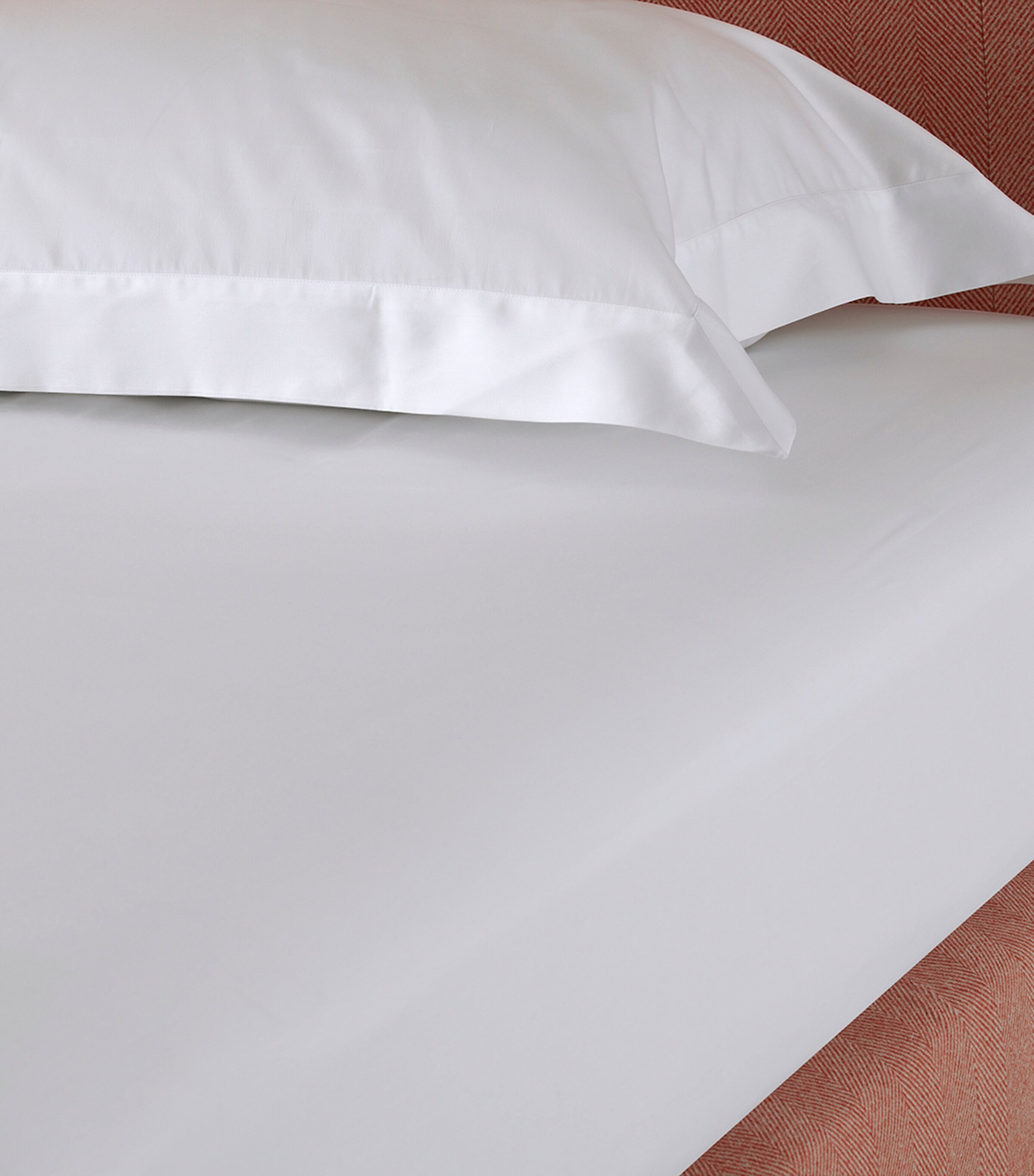 Cotton Sateen The Dream Super King Fitted Sheet (180cm x 200cm) WHITE Image 2