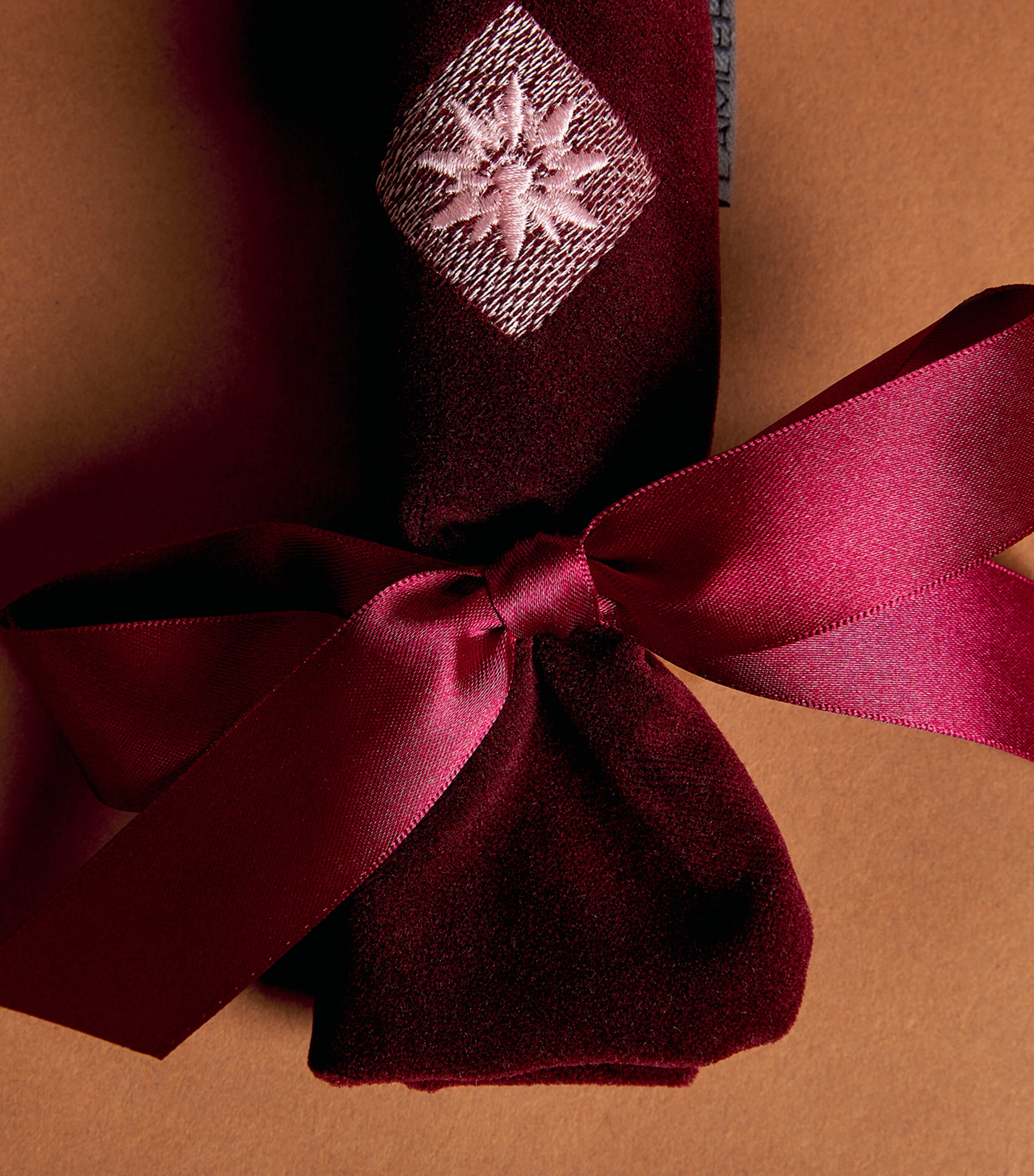 Lamler Mini Velvet Christmas Cracker Burgundy/pink Image 2