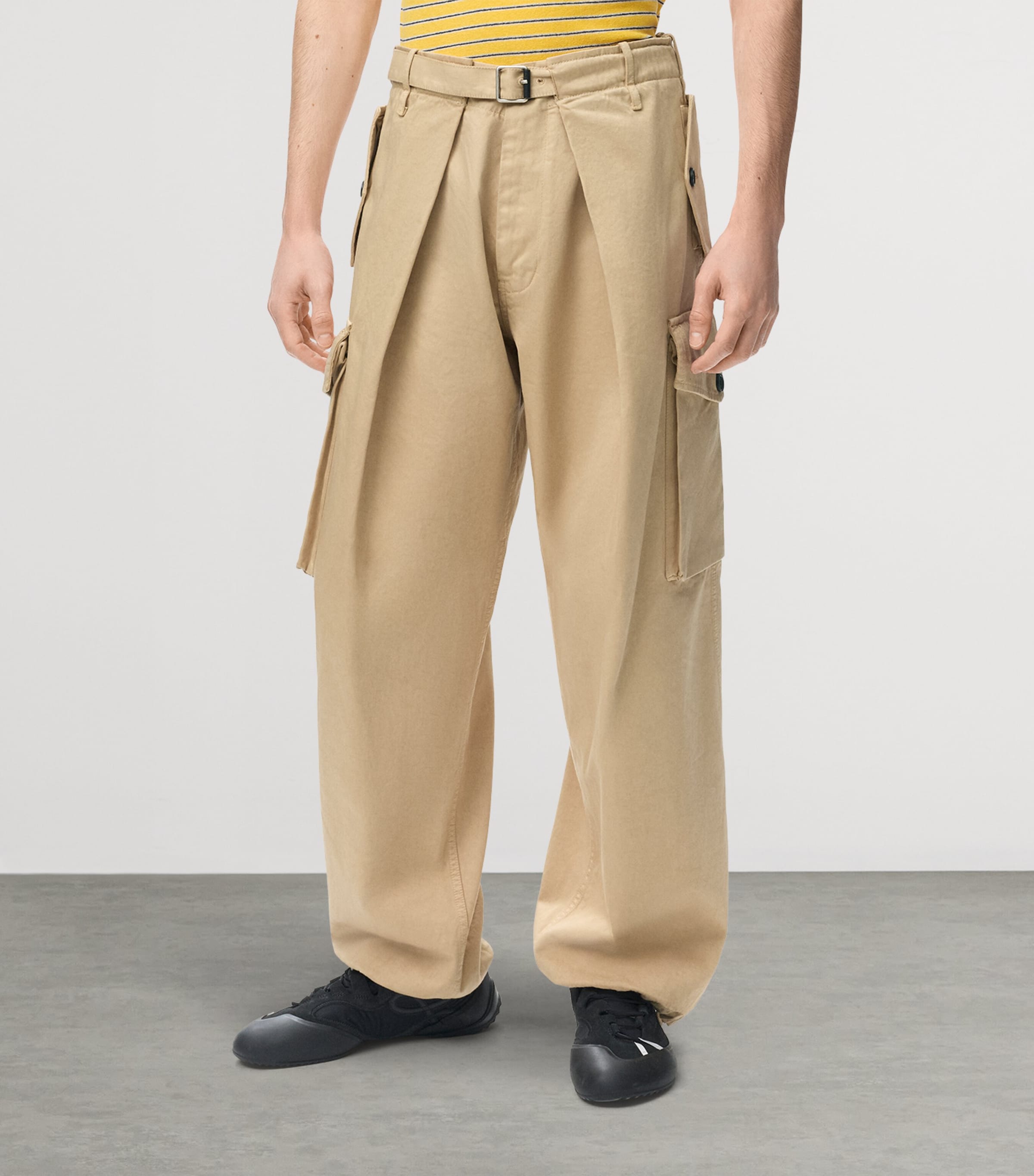 LOEWE Mens Cotton Pleated Cargo Trousers Beige Image 3
