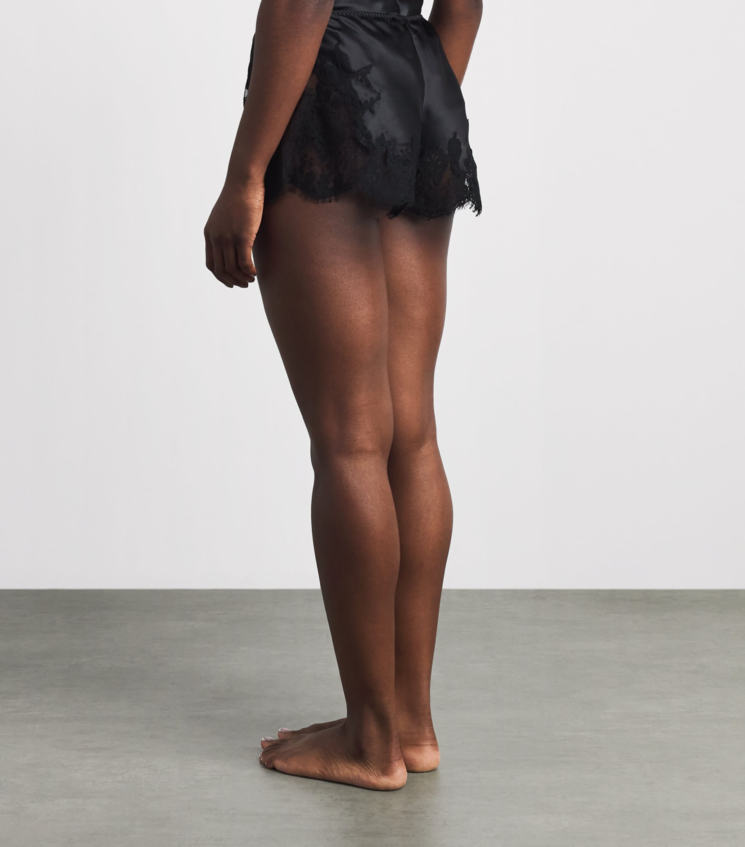 Marjolaine Womens Silk Floral Tess Shorts Noir Image 5