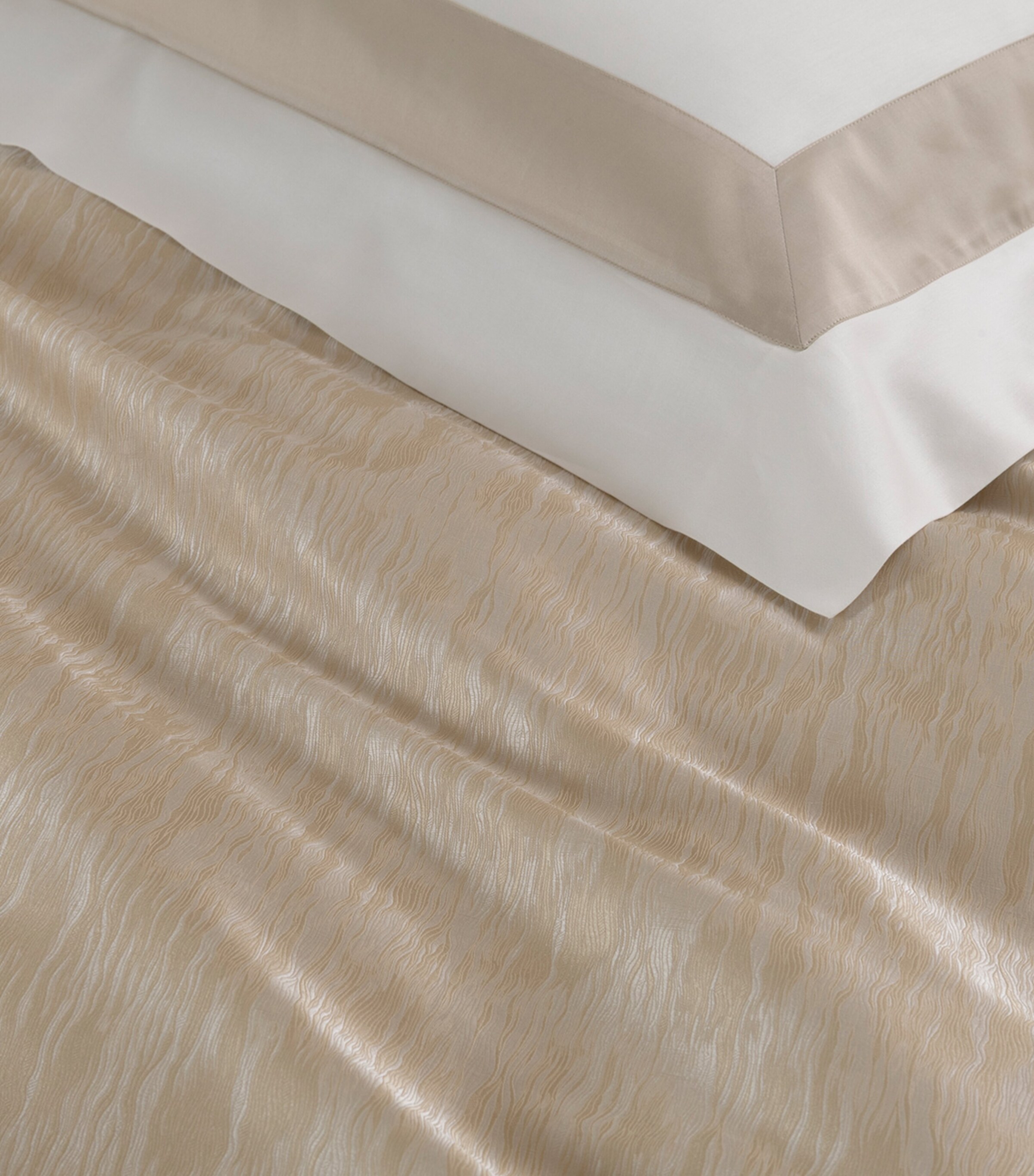 Frette Silk Luxury Sway Oxford Pillowcase (51cm x 71cm) Milk/golden B Image 2
