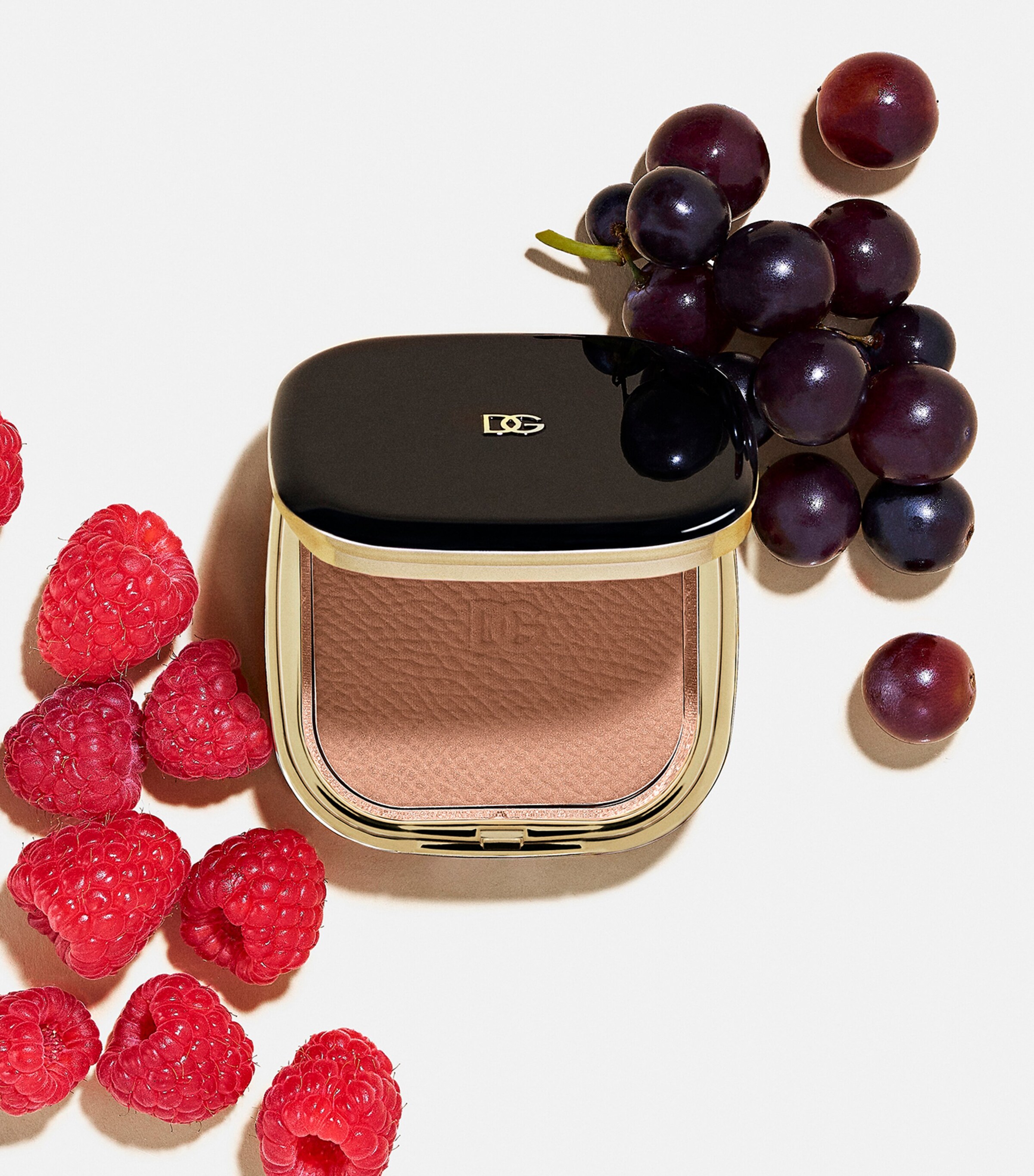 Dolce&Gabbana Face & Eyes Match Lasting Bronzer and Eyeshadow Powder Medium Deep Image 4