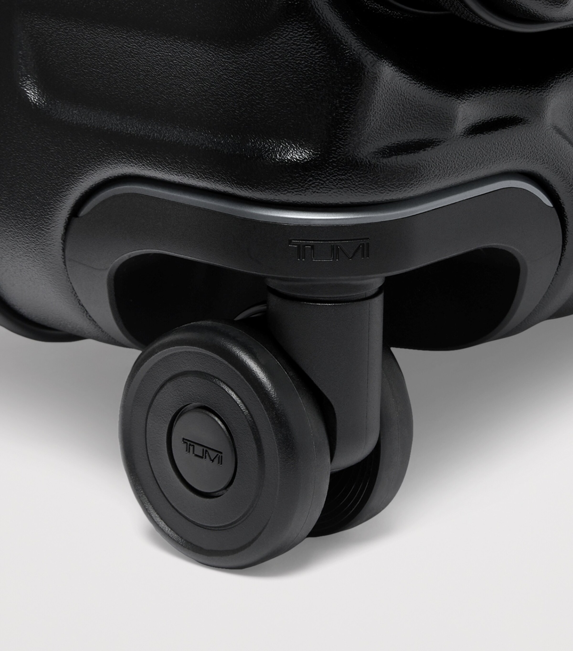 Tumi 19 Degree Front Access Expandable Suitcase (76cm) Black Textured Image 6