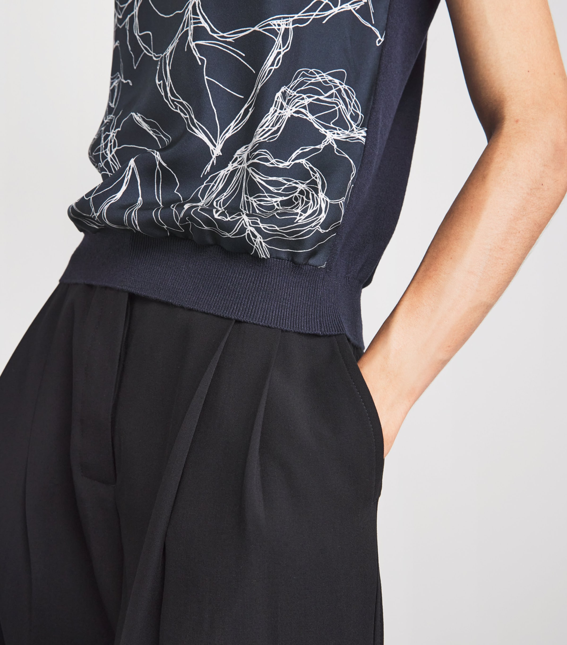 Fabiana Filippi Womens Silk-Blend Floral Sleeveless Blouse Blu Notte Image 3