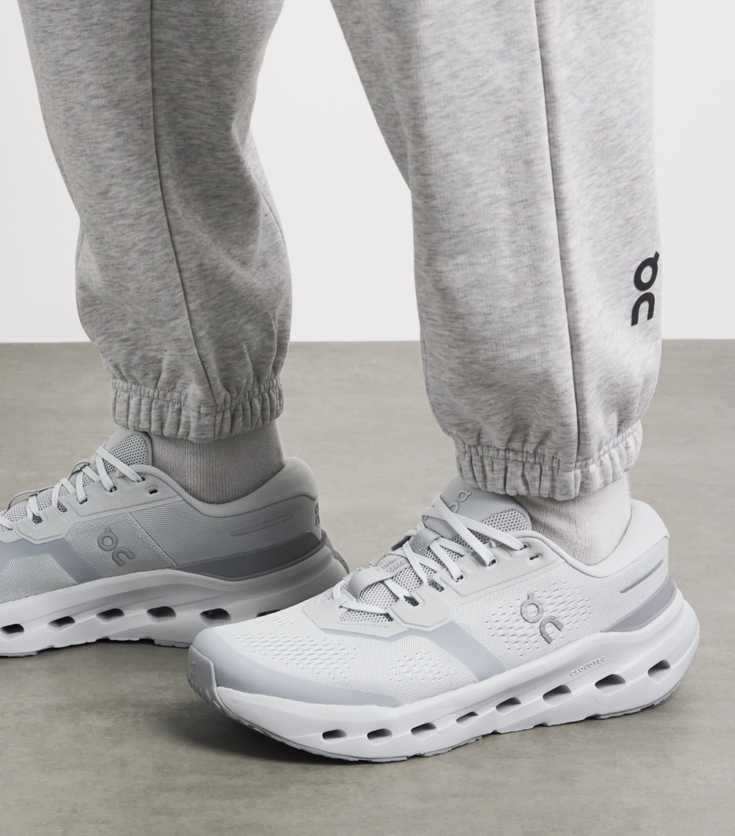 On Mens Cloudrunner 3 Trainers Glacier | Alloy Image 2