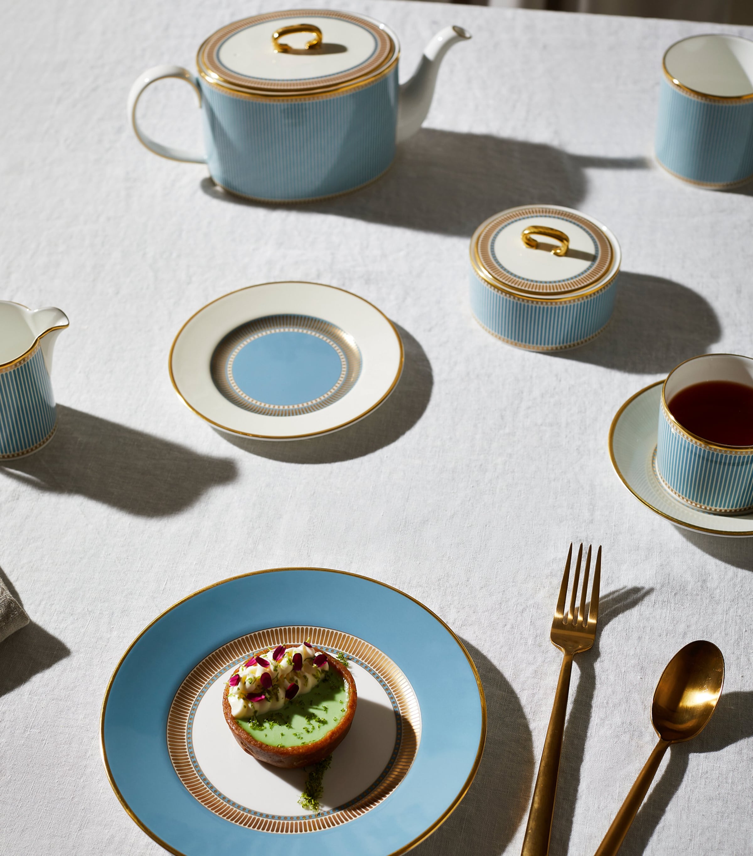 Bone China Helia Teapot (1L) MINT Image 2