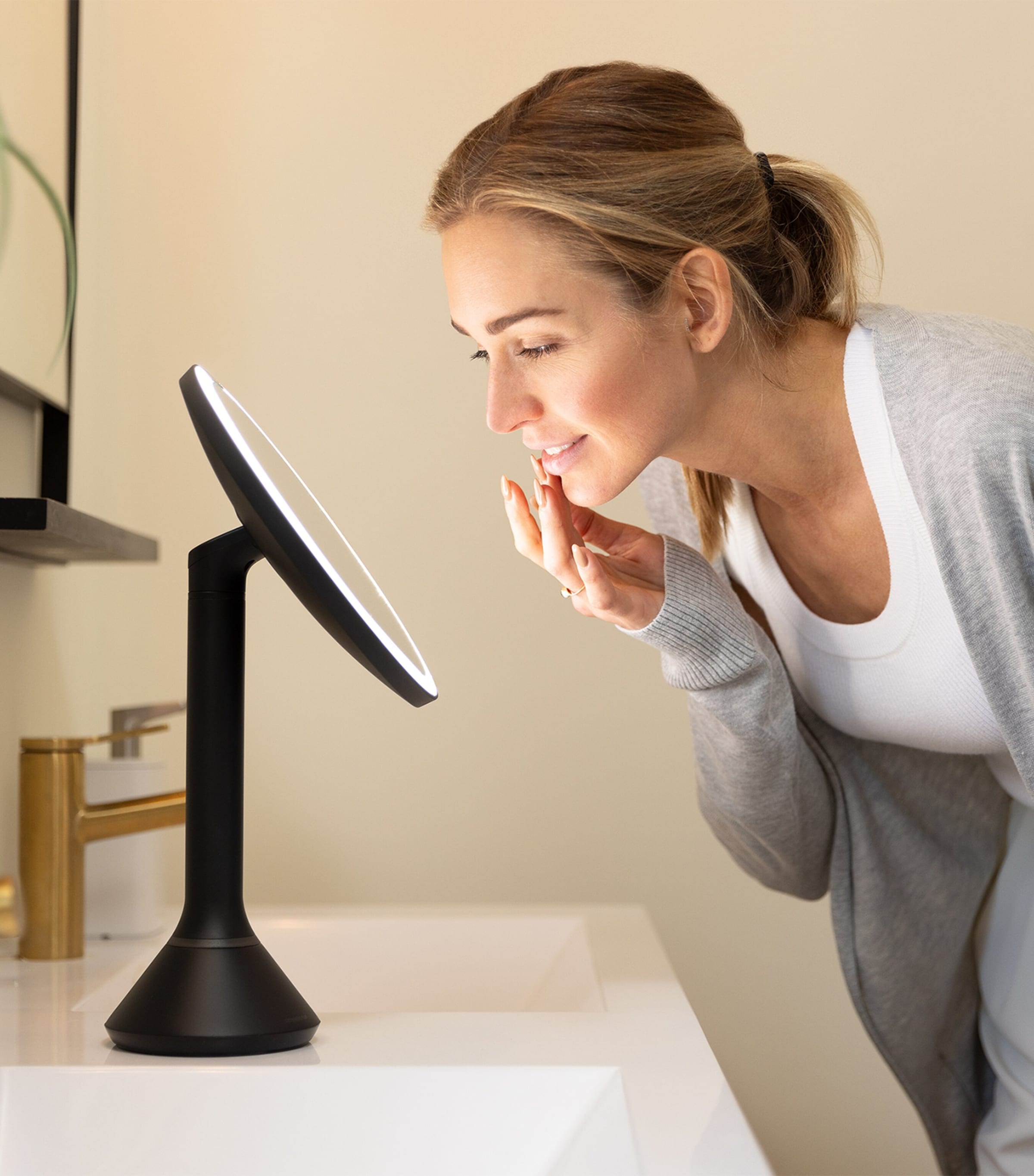 Simplehuman Round Sensor Mirror Matte Black Image 4