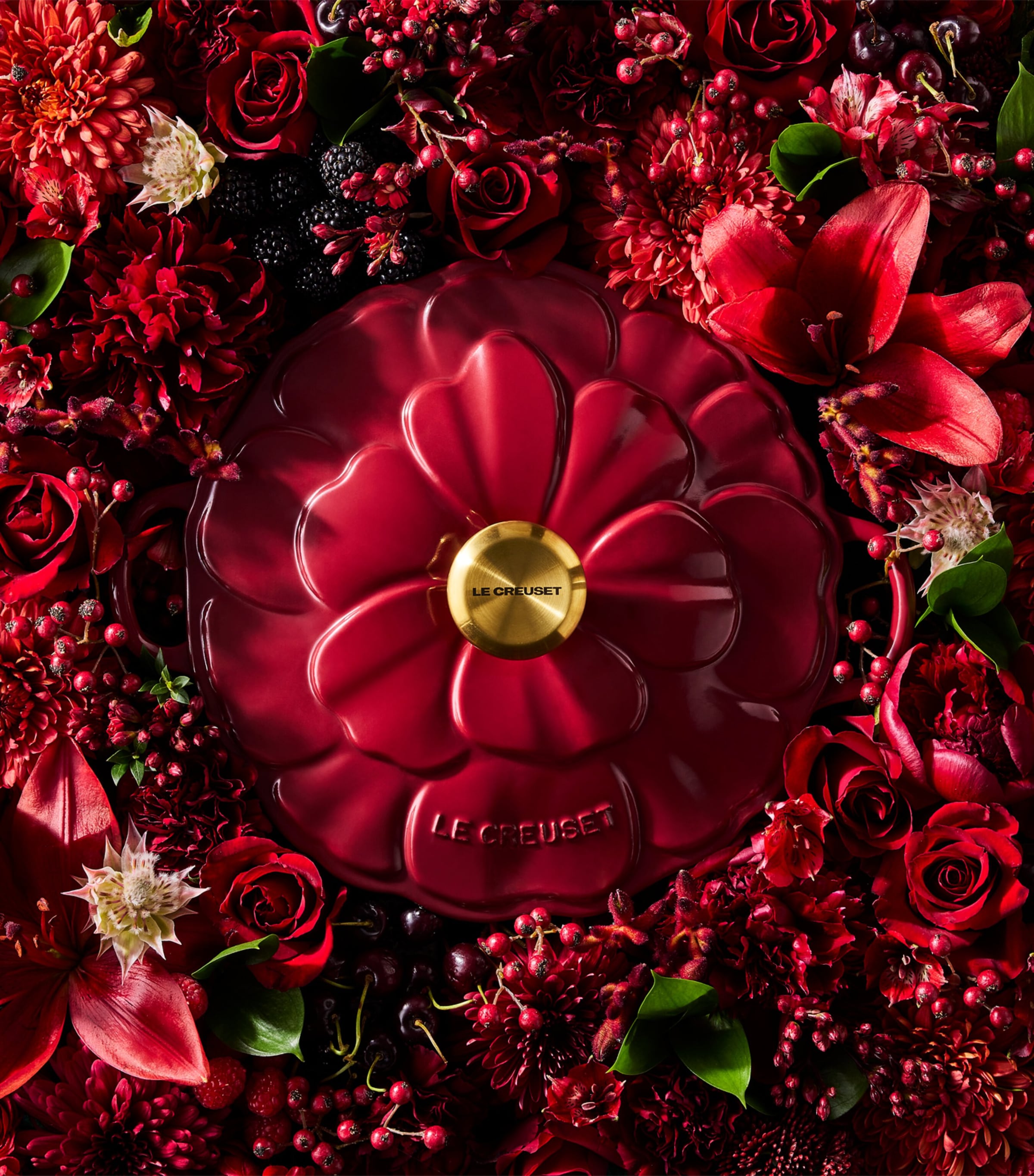 Cast Iron Petal Shallow Casserole Dish (26cm) NO COLOUR Image 3