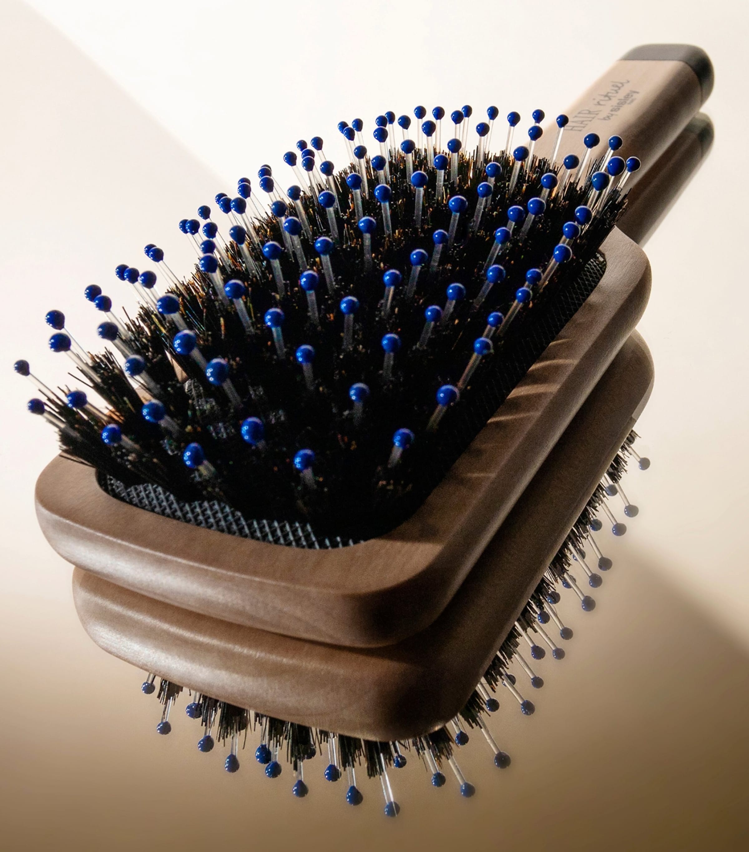 The Pocket Brush Radiance and Softness NO COLOUR Image 3