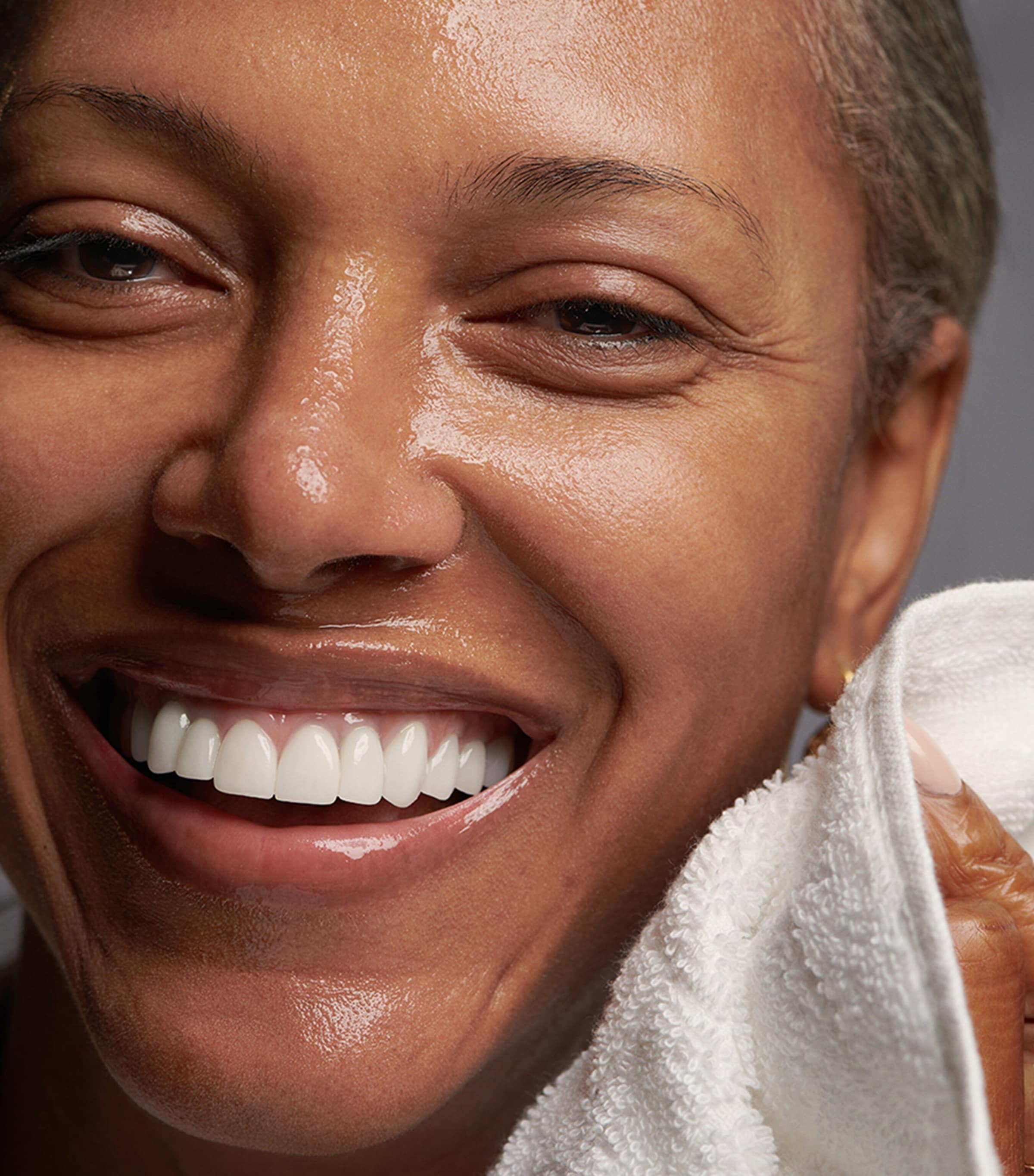 Soothing Cleansing Oil (200ml) NO COLOUR Image 5