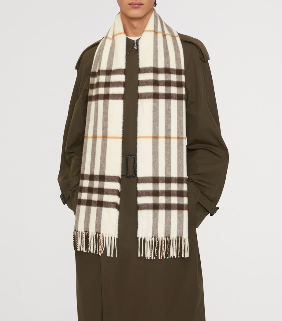 Cashmere Check Scarf PEBBLE WHITE Image 4