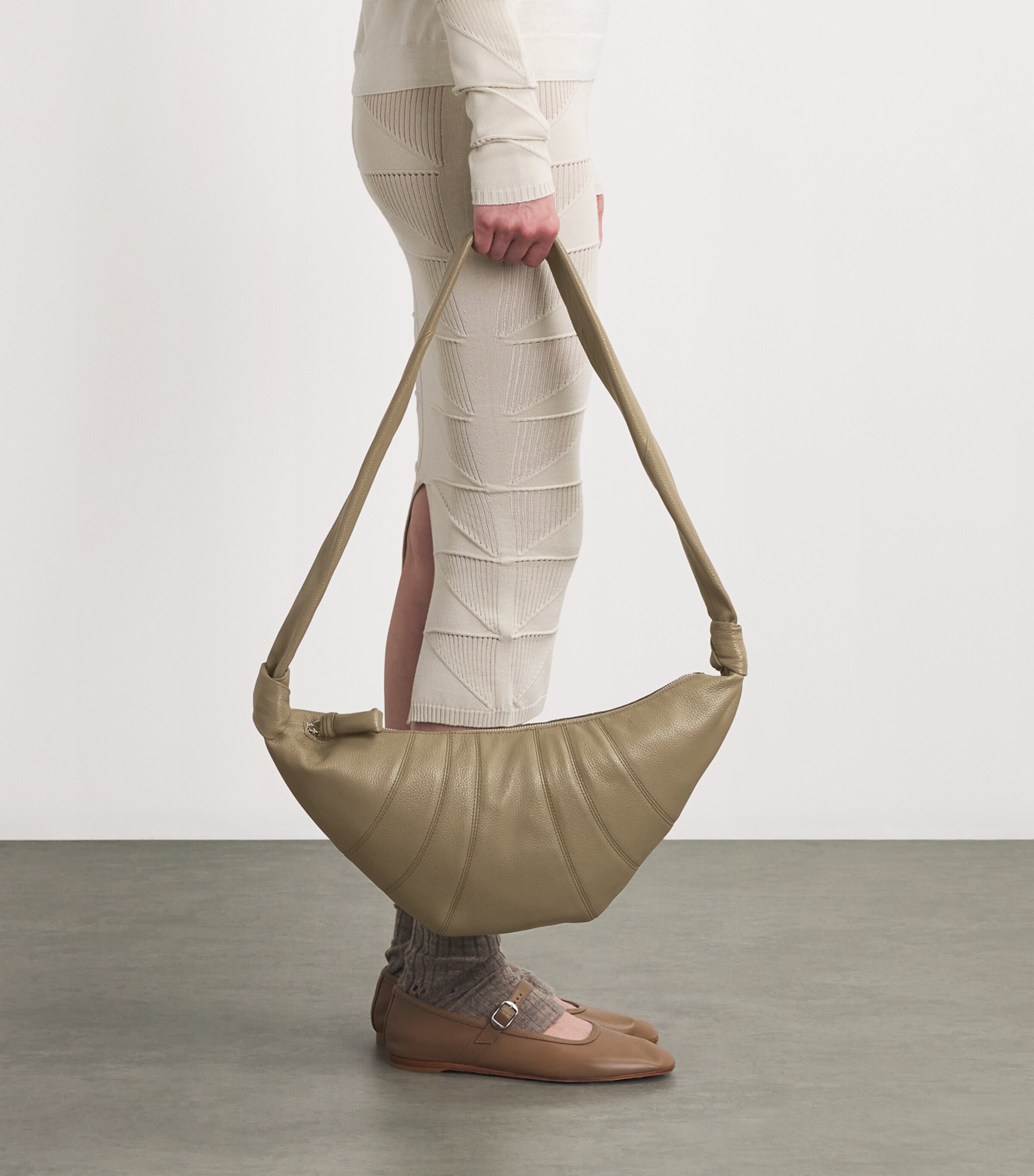 Lemaire Medium Grained Leather Croissant Cross-Body Bag Khaki Image 5